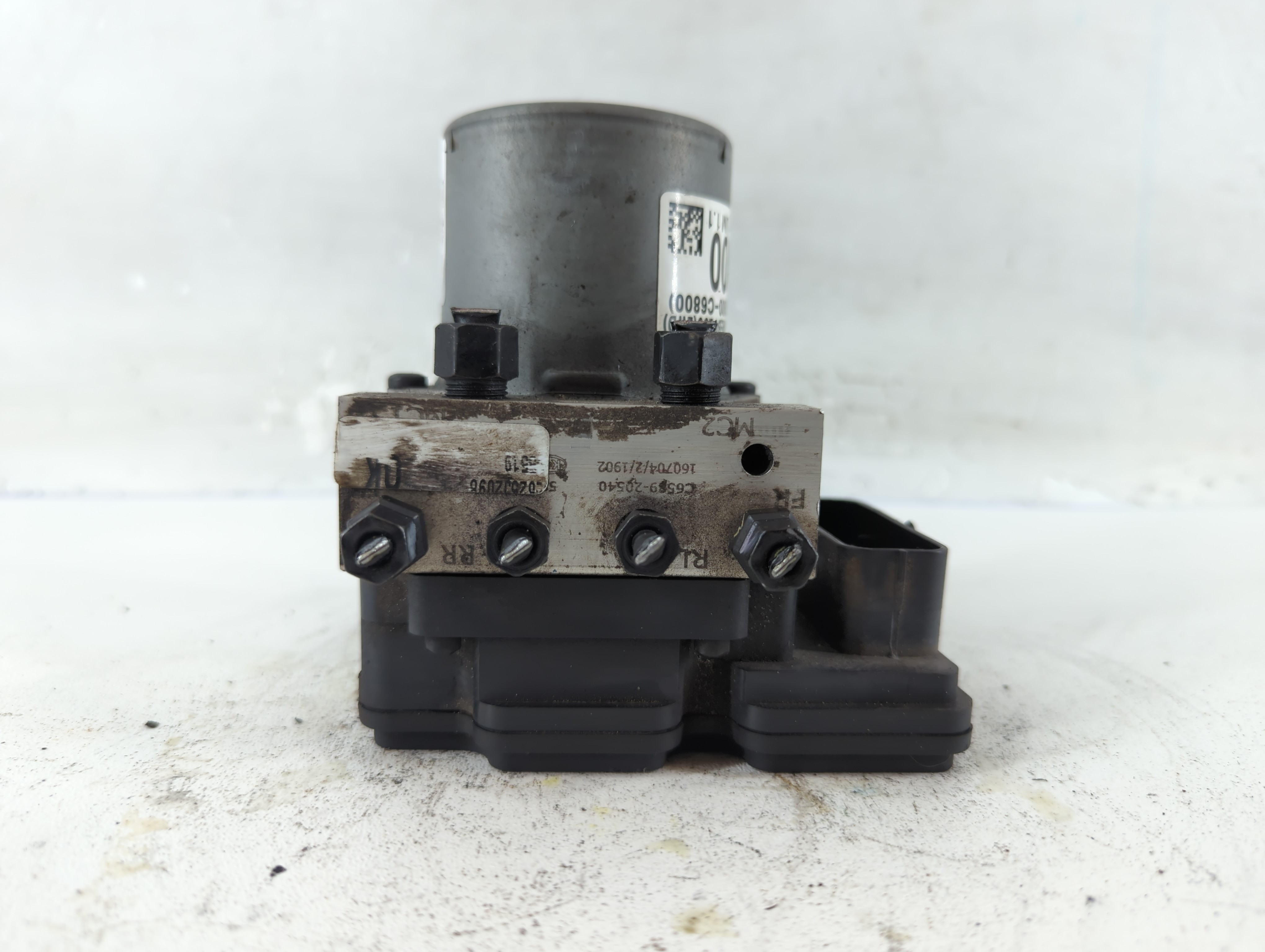 2016-2018 Kia Sorento Abs Pump Control Module 825583 - Oemusedautoparts1.com