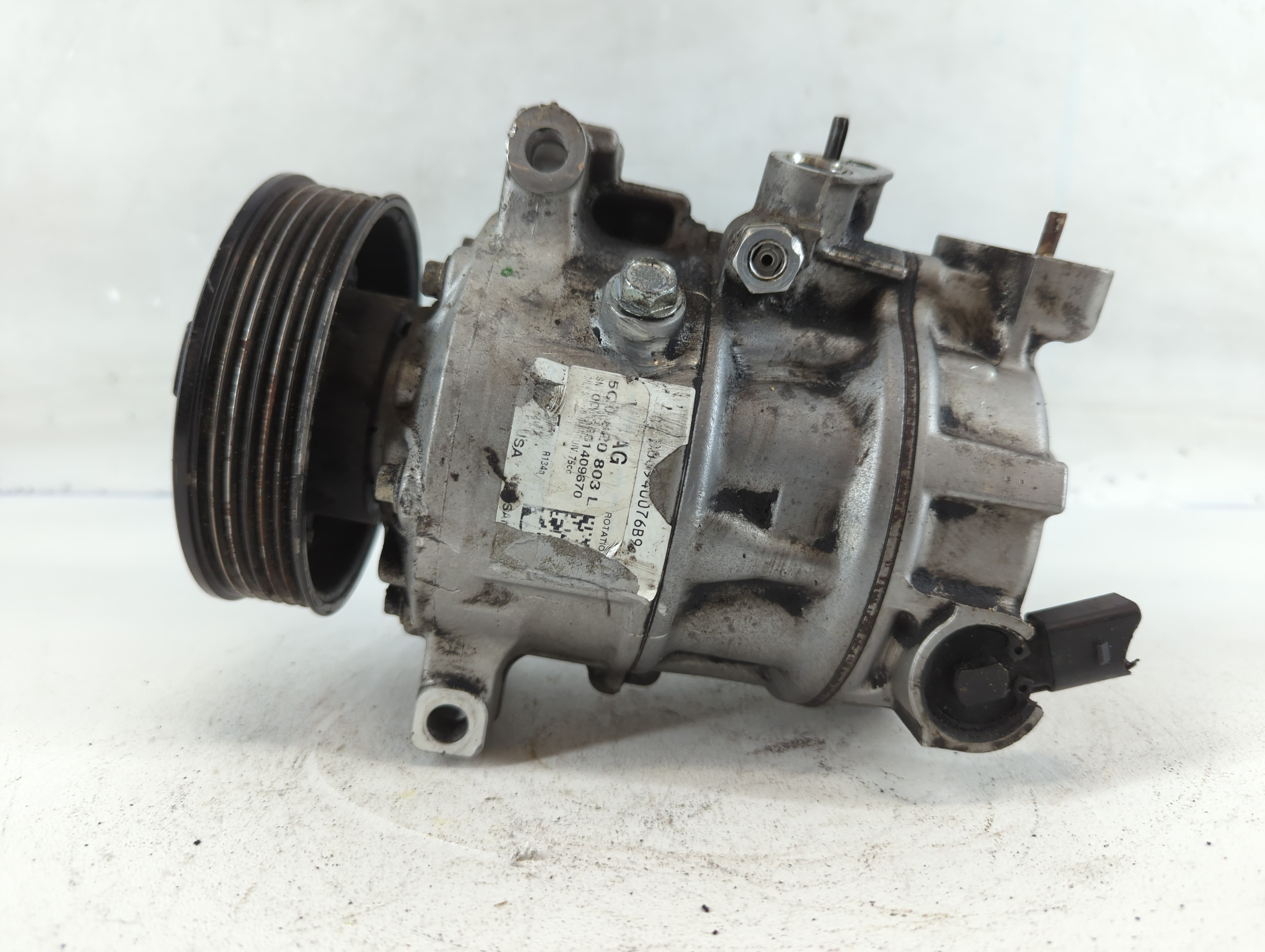Volkswagen Golf Air Conditioning A/c Ac Compressor Oem 826140 - Oemusedautoparts1.com