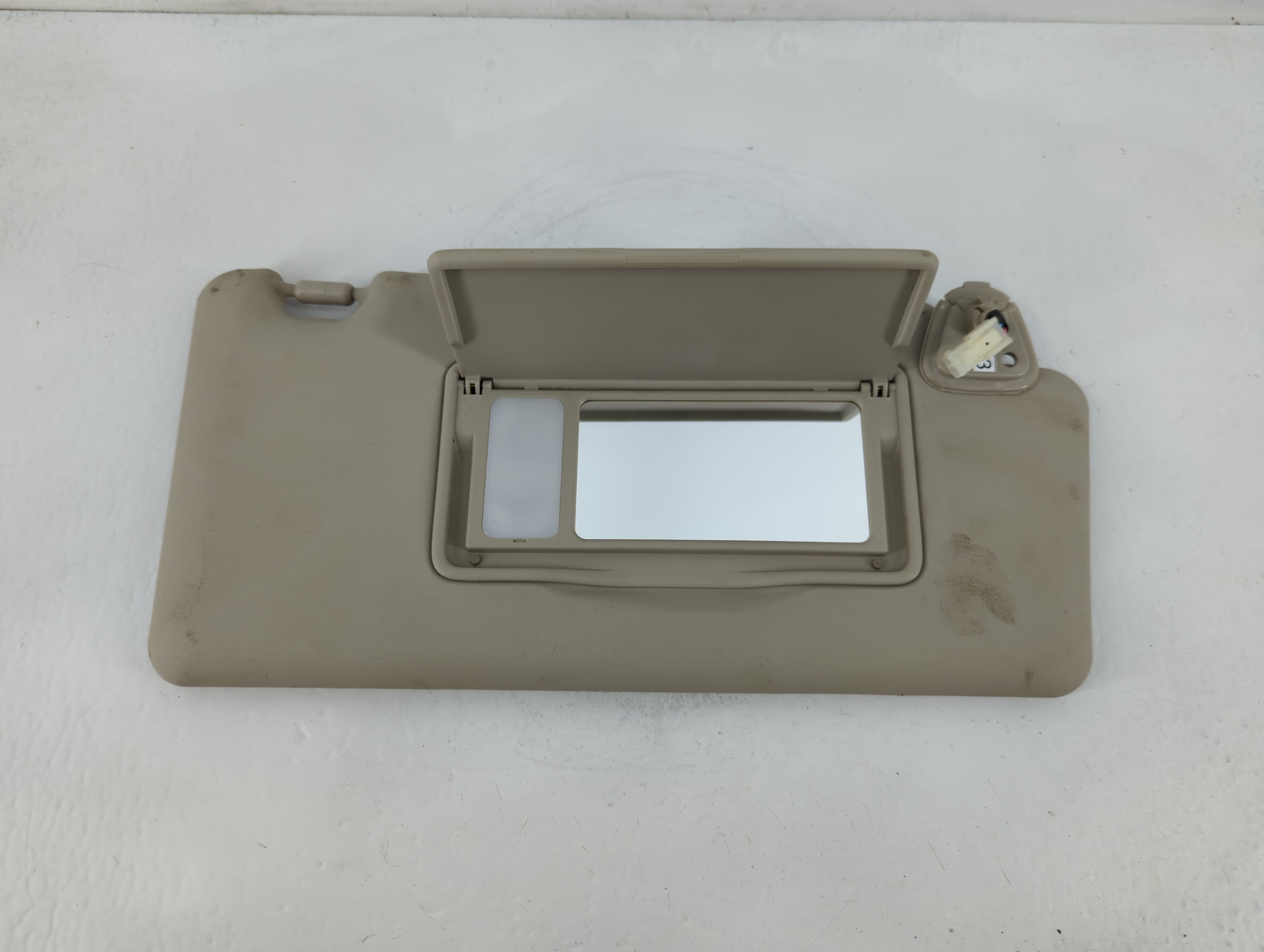 2008-2015 Nissan Rogue Passenger Sun Visor Mirror Right Sunvisor Grey 826346 - Oemusedautoparts1.com