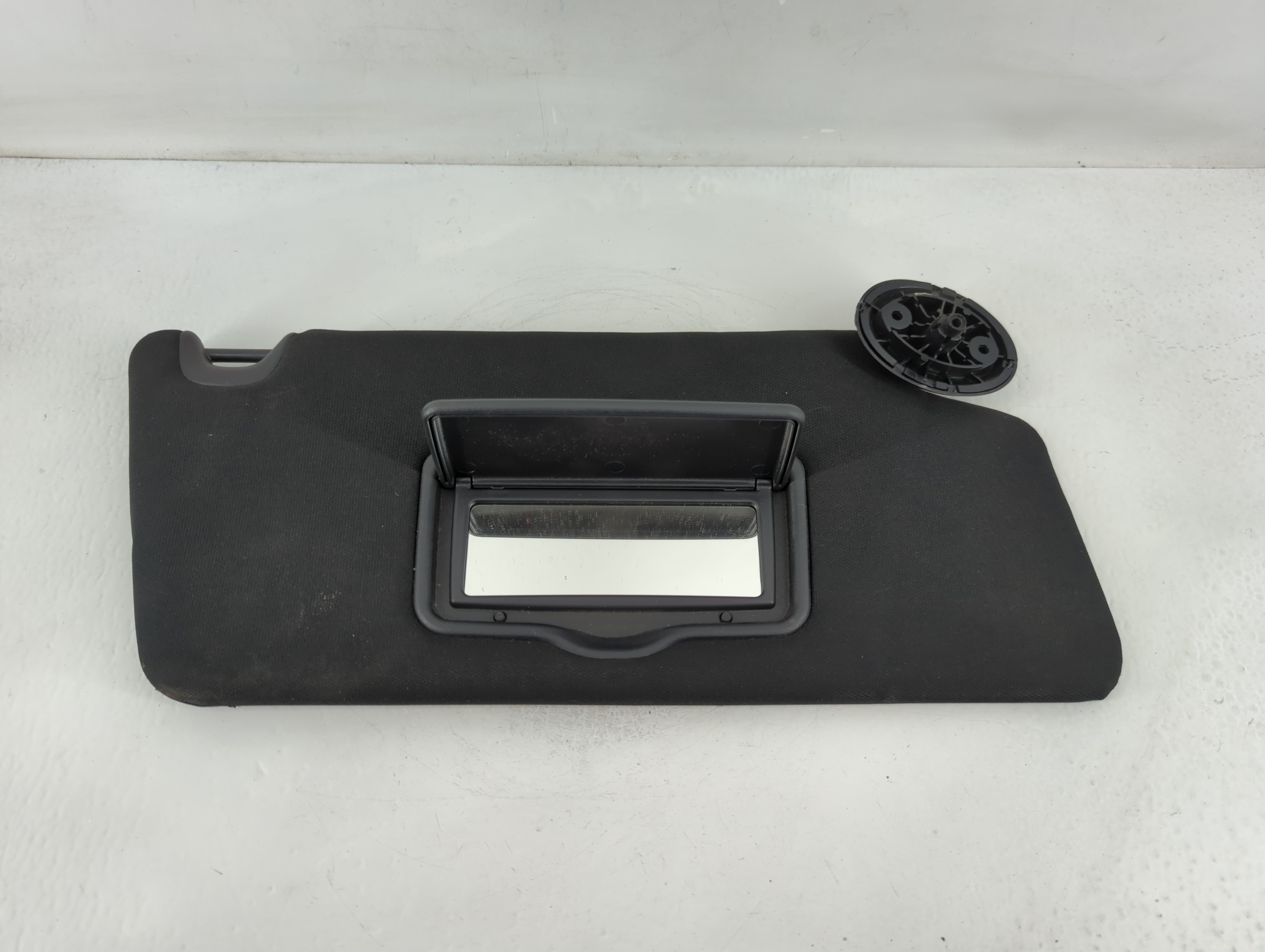 2017 Ford Explorer Passenger Sun Visor Mirror Right Sunvisor Black 826350 - Oemusedautoparts1.com