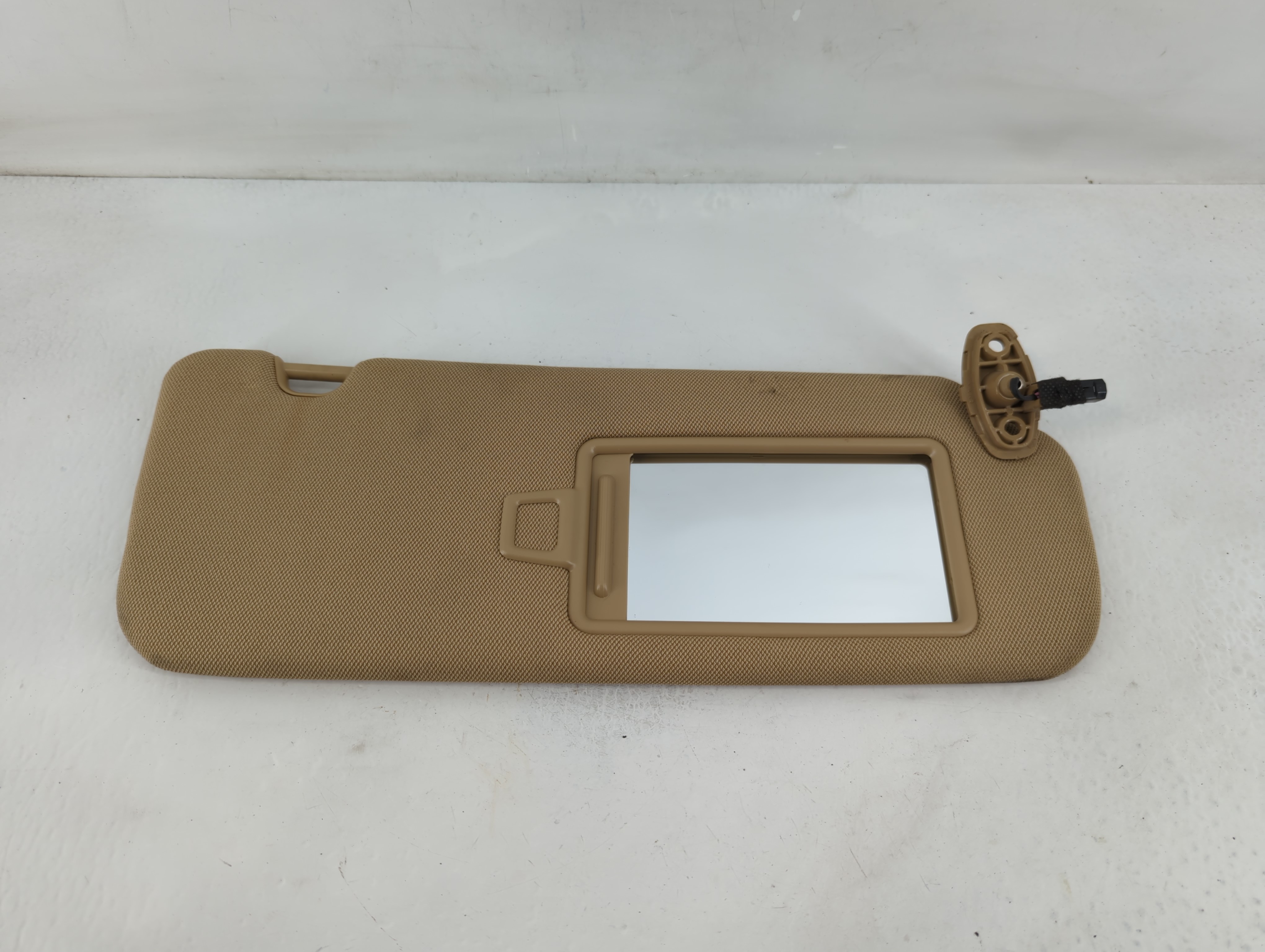 2015-2020 Kia Sedona Passenger Sun Visor Mirror Right Sunvisor Tan 826357 - Oemusedautoparts1.com
