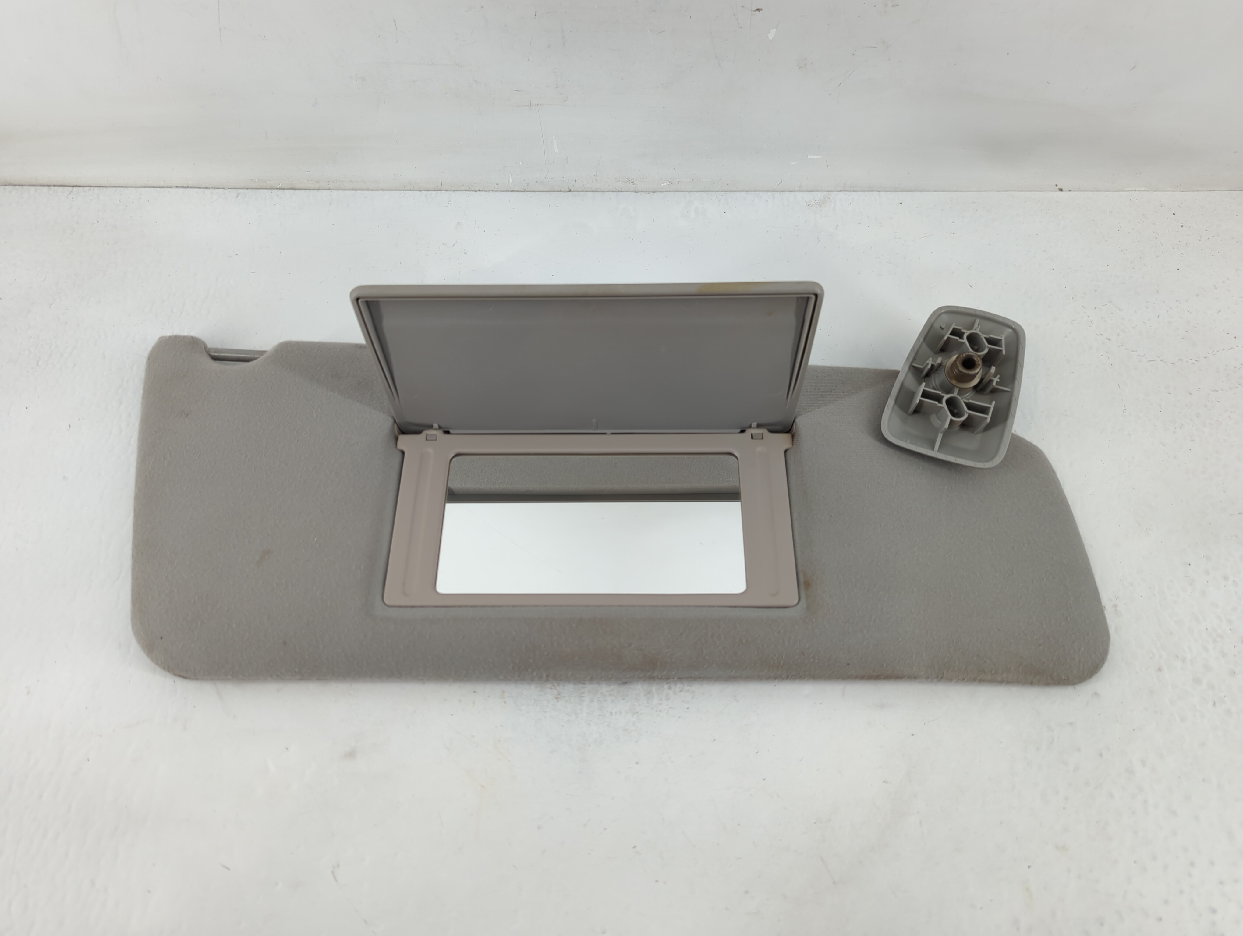 2004-2008 Ford F-150 Passenger Sun Visor Mirror Right Sunvisor Grey 826366 - Oemusedautoparts1.com