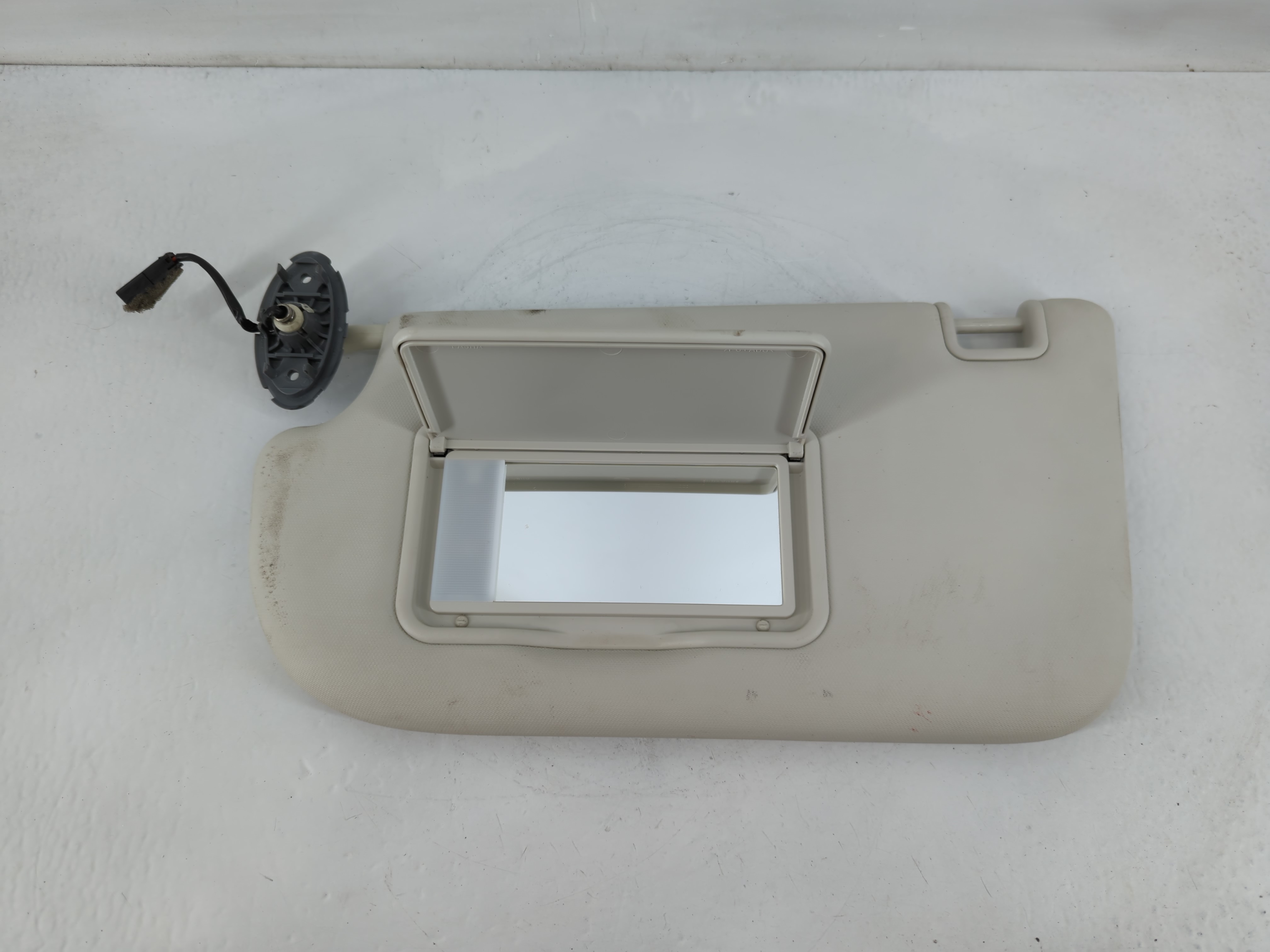 2013-2019 Ford Escape Driver Sun Visor Mirror Left Sunvisor Cream 826371 - Oemusedautoparts1.com