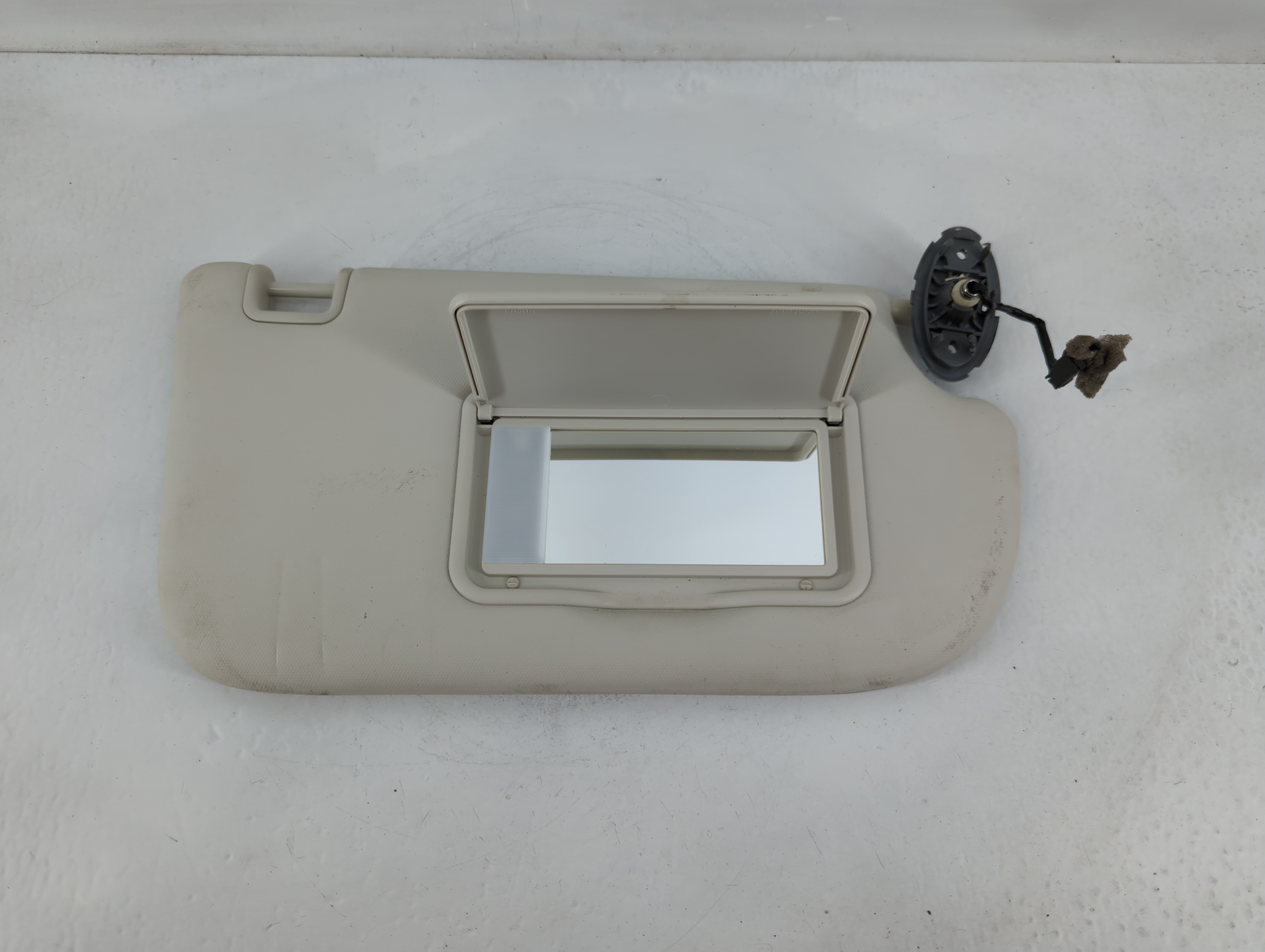 2013-2019 Ford Escape Passenger Sun Visor Mirror Right Sunvisor Cream 826372 - Oemusedautoparts1.com