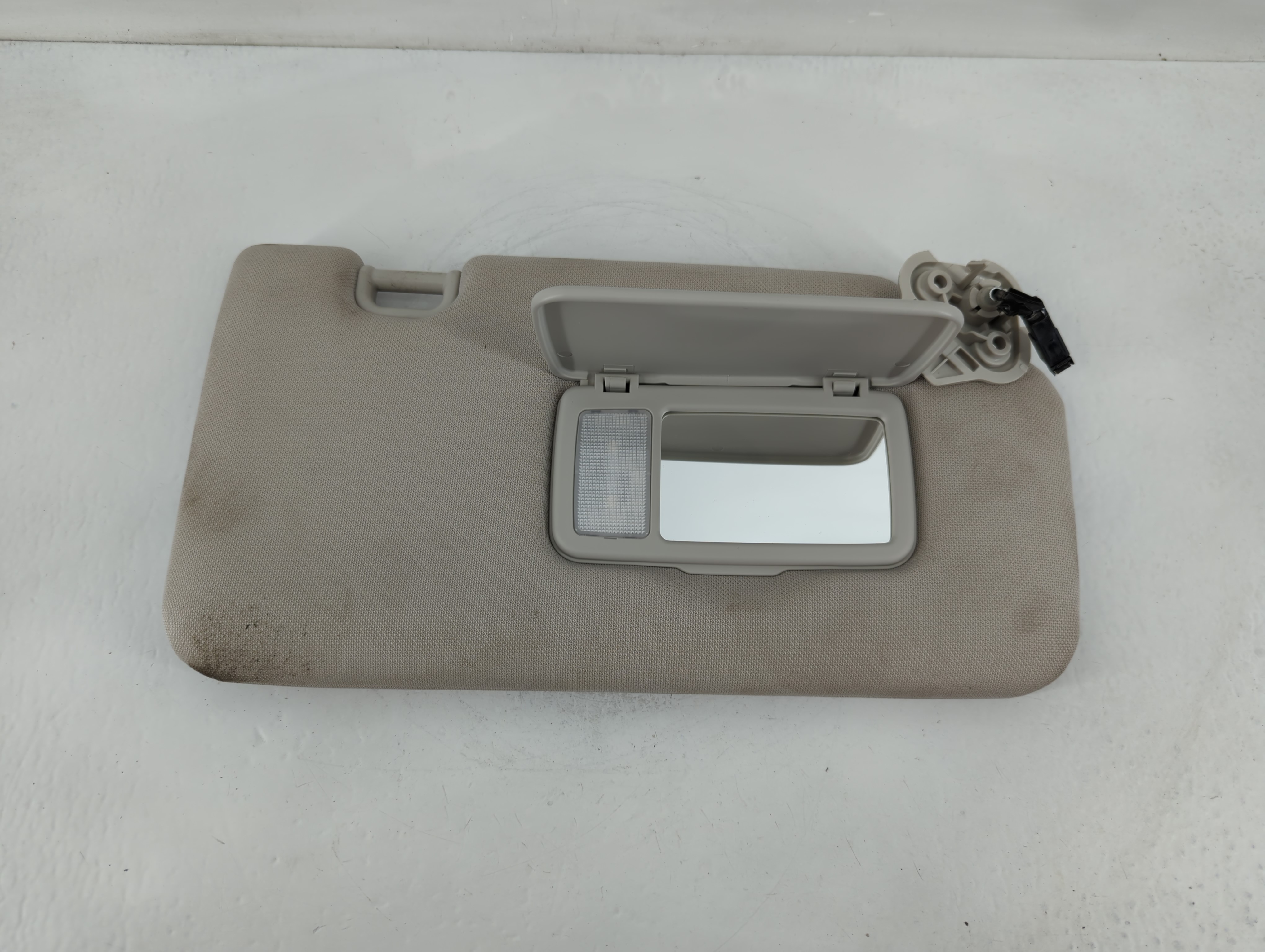 2024 Subaru Forester Passenger Sun Visor Mirror Right Sunvisor Grey 826380 - Oemusedautoparts1.com