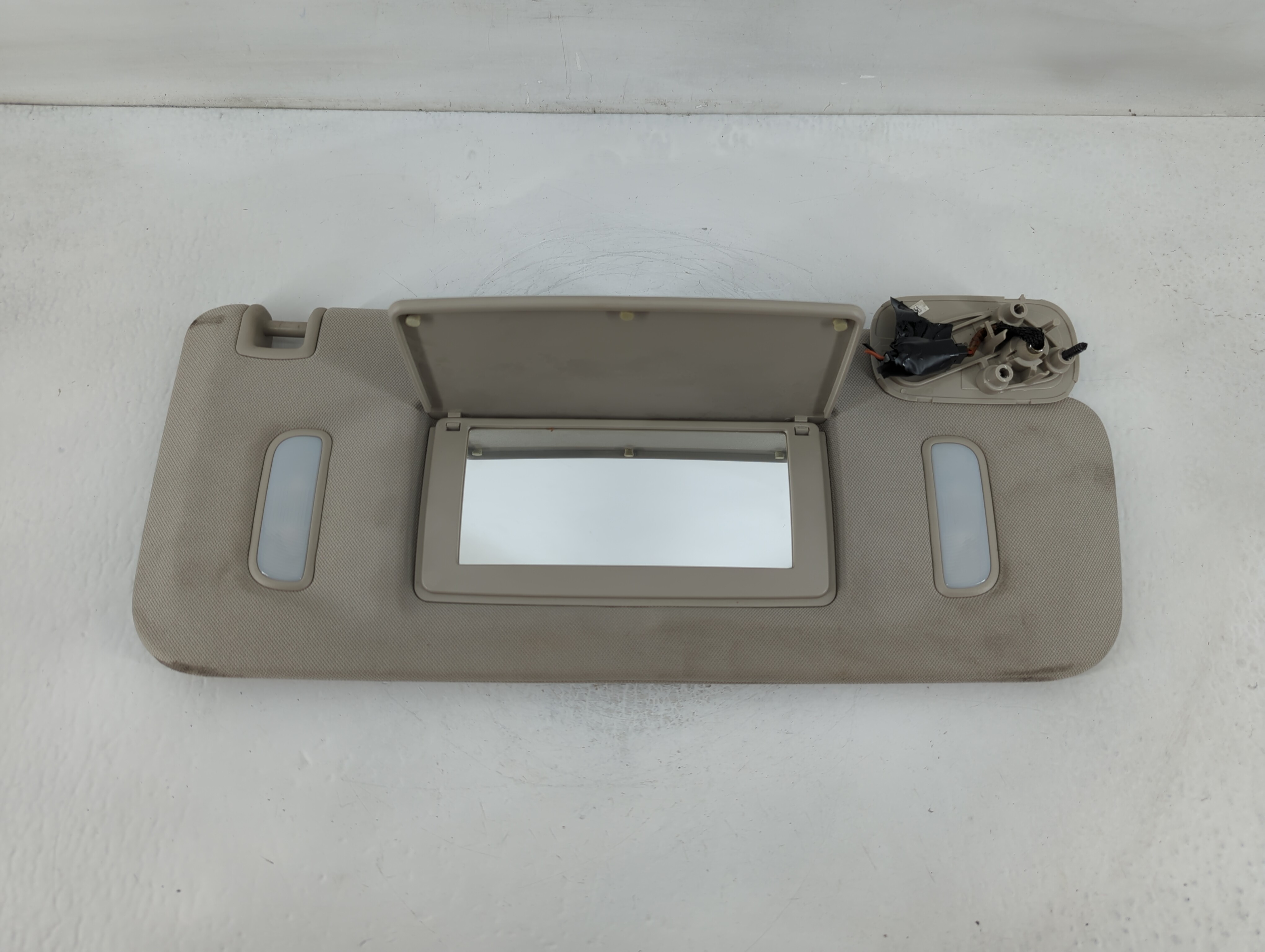 2007-2014 Chevrolet Tahoe Passenger Sun Visor Mirror Right Sunvisor Grey 826382 - Oemusedautoparts1.com