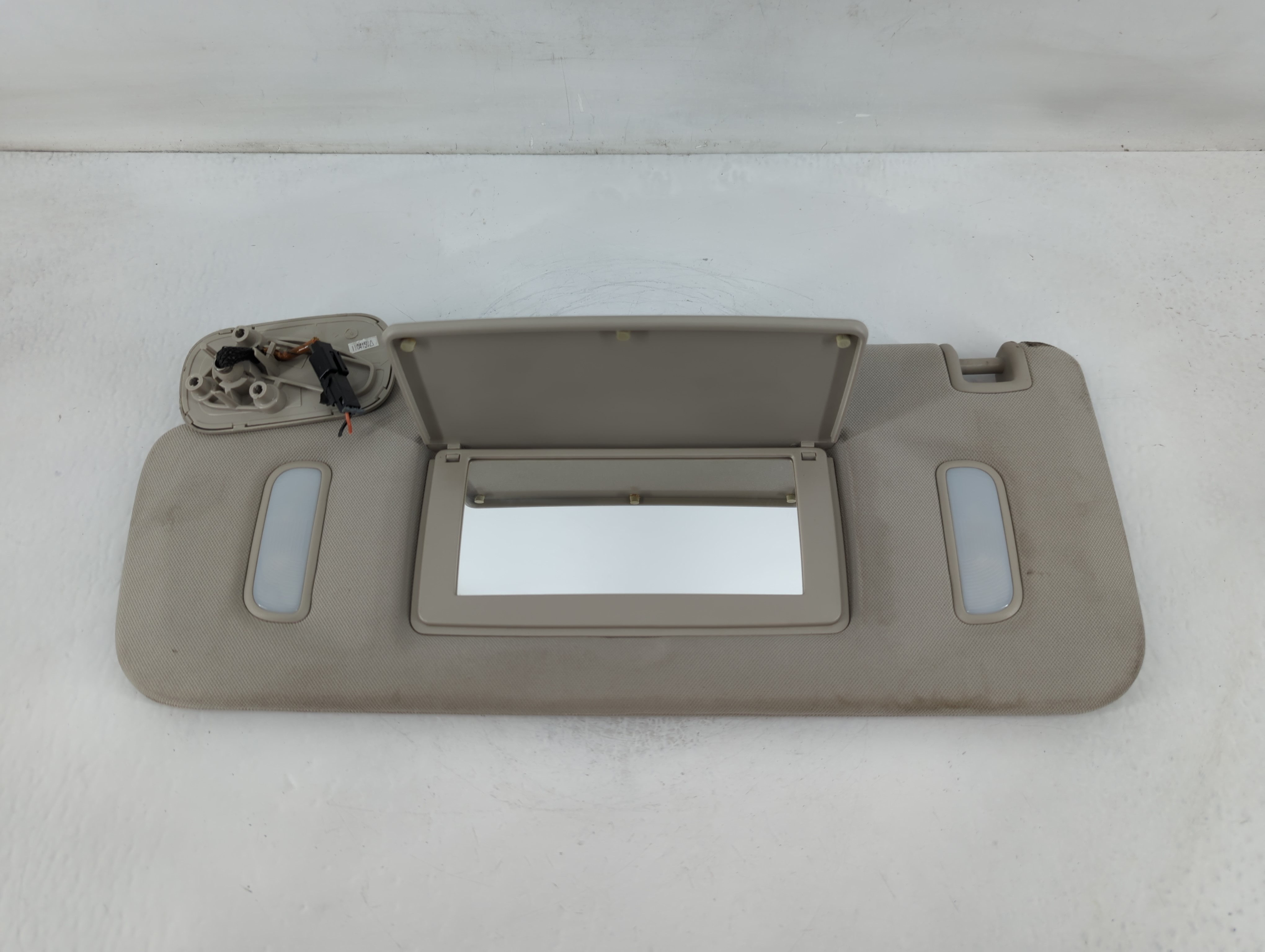 2007-2014 Chevrolet Tahoe Driver Sun Visor Mirror Left Sunvisor Grey 826383 - Oemusedautoparts1.com