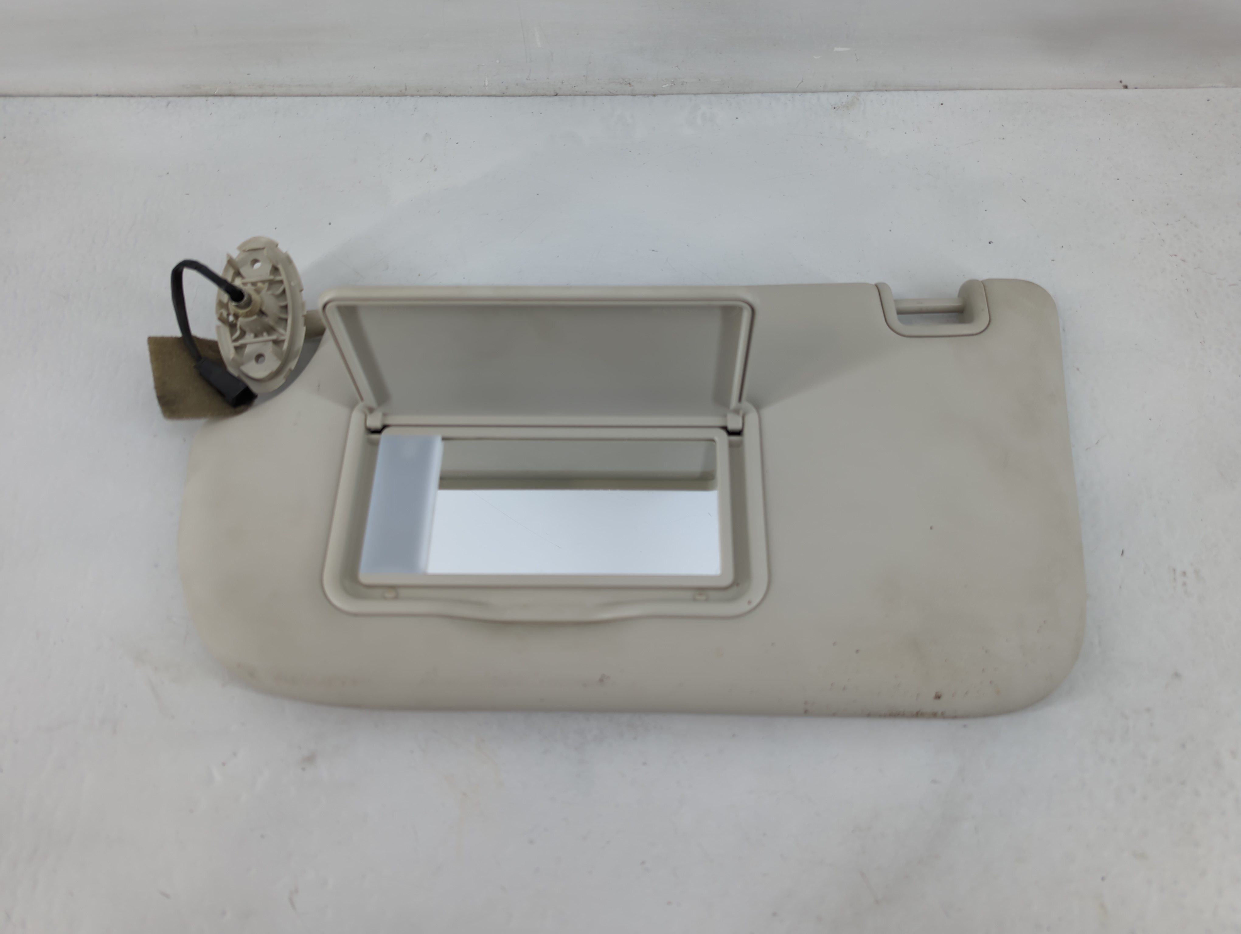 2013-2019 Ford Escape Driver Sun Visor Mirror Left Sunvisor Ivory 826394 - Oemusedautoparts1.com