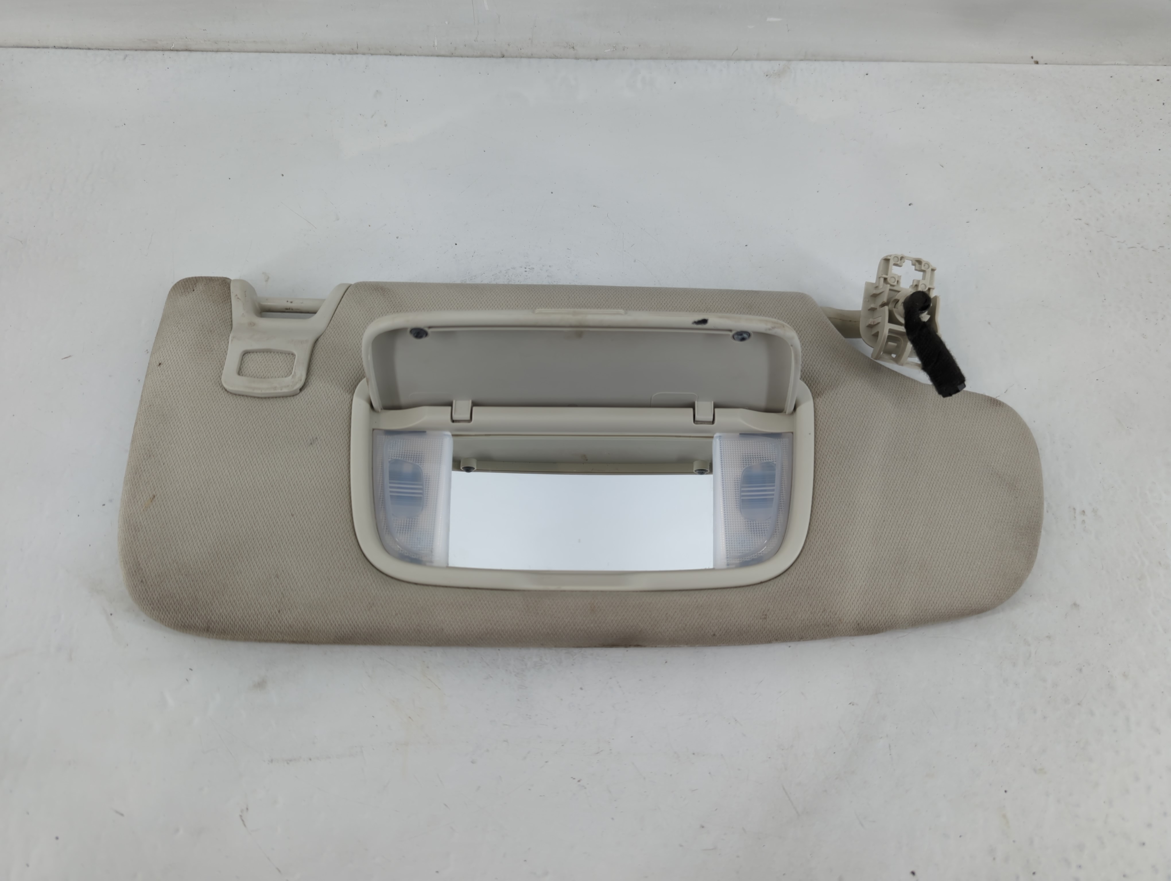 2015-2020 Ford Edge Passenger Sun Visor Mirror Right Sunvisor Beige 826397 - Oemusedautoparts1.com