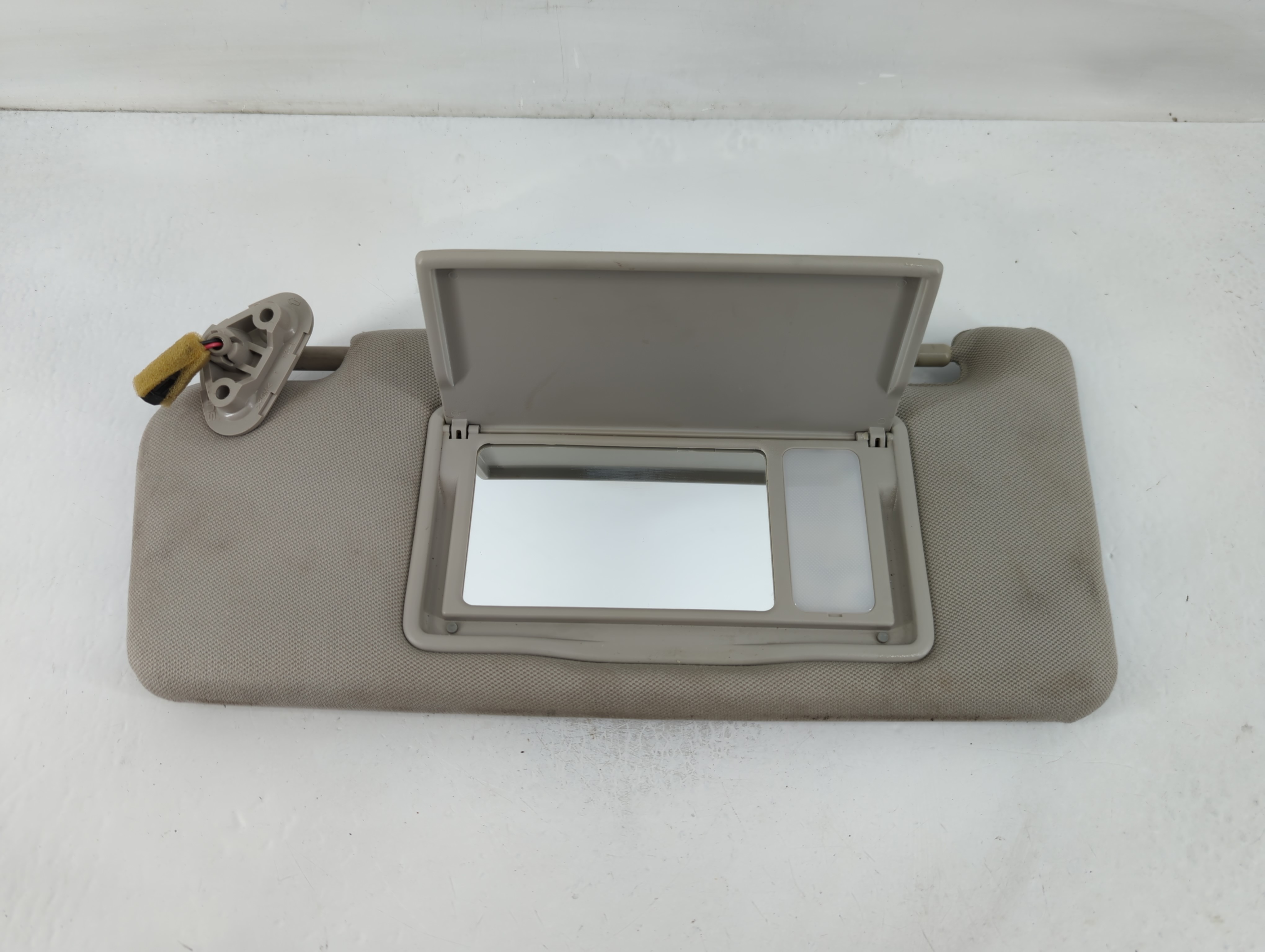 2006-2009 Subaru Legacy Driver Sun Visor Mirror Left Sunvisor Grey 826399 - Oemusedautoparts1.com