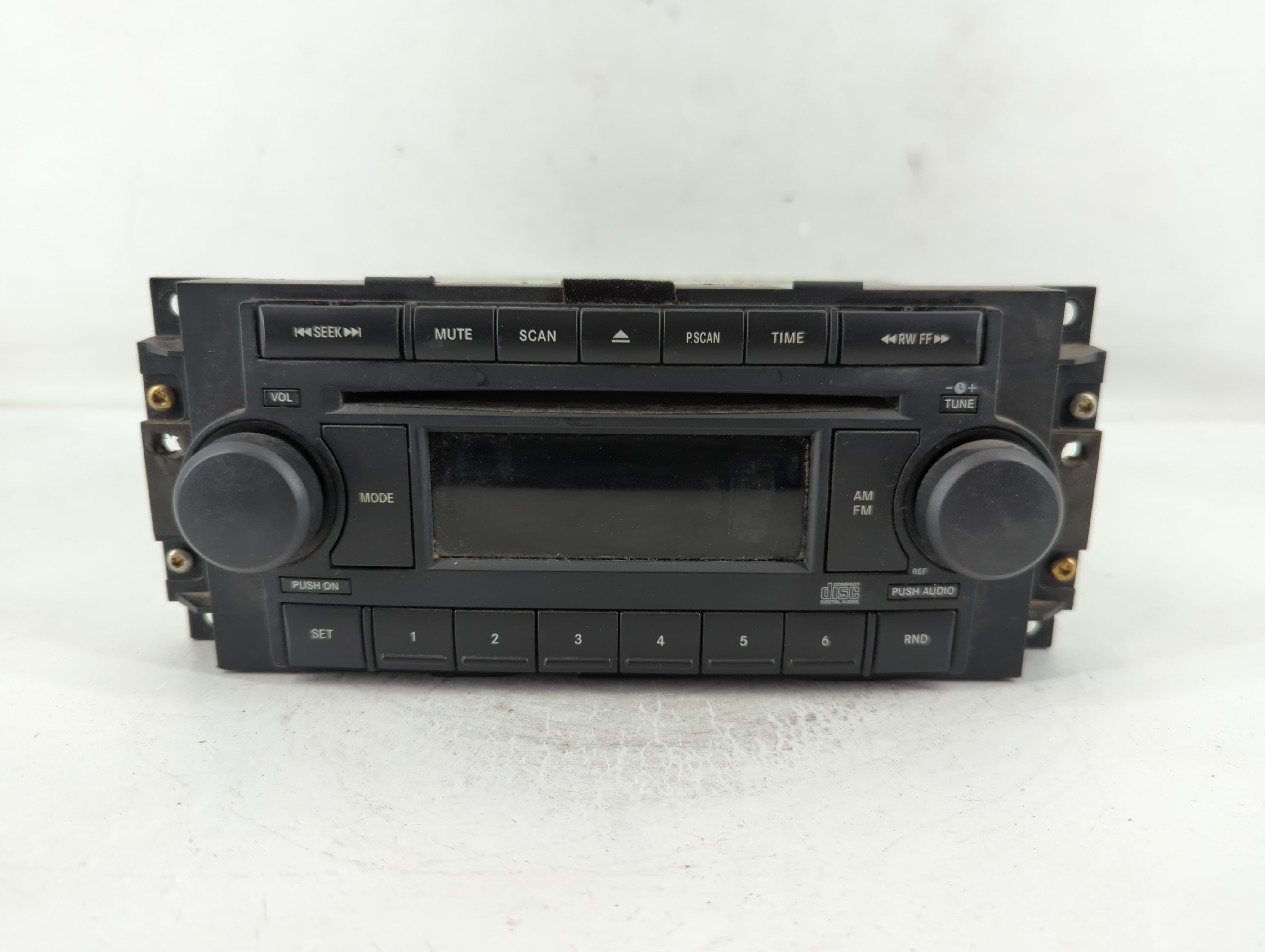 2005-2007 Dodge Dakota Am Fm Cd Player Radio Receiver 826405 - Oemusedautoparts1.com