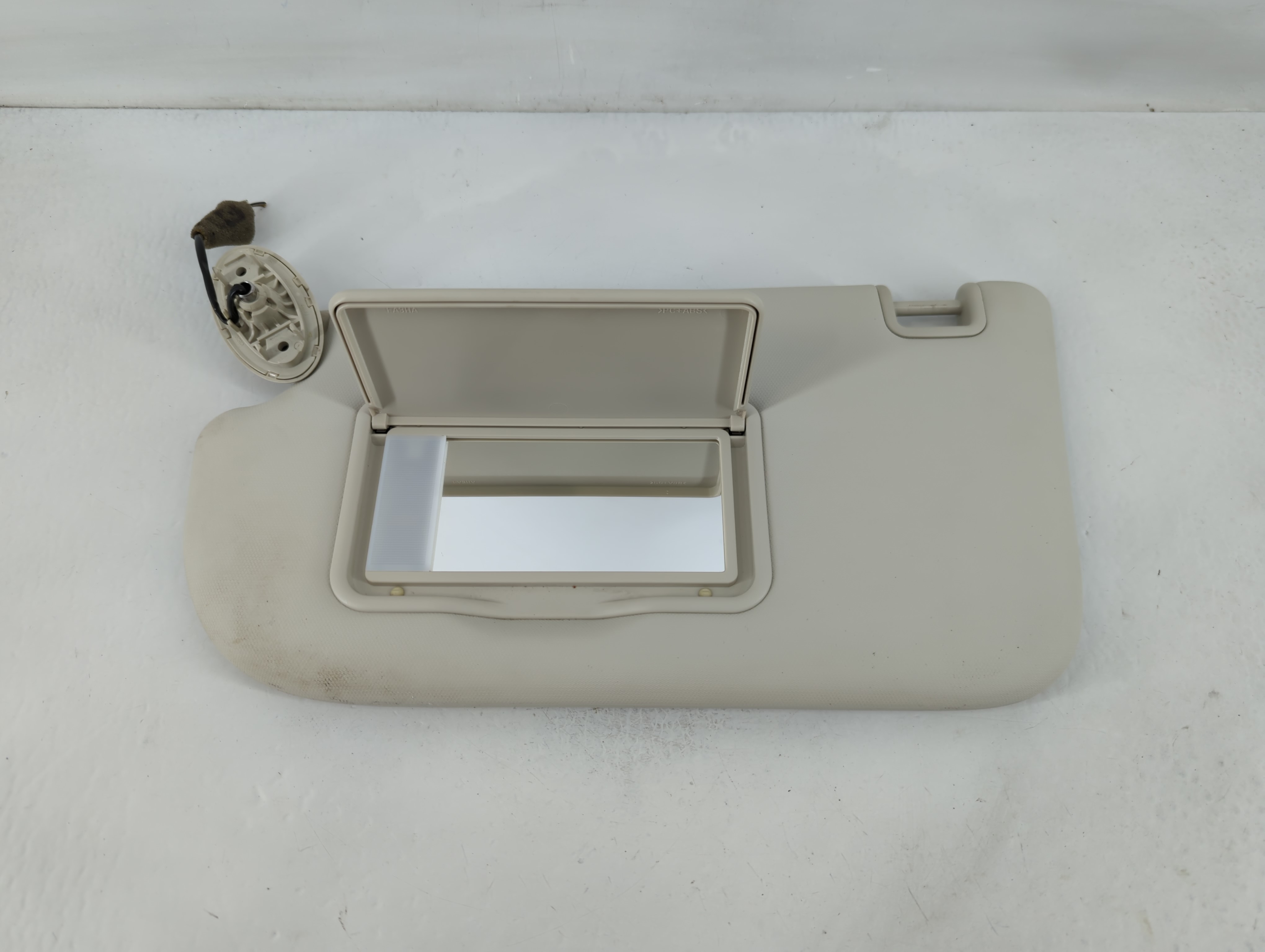 2013-2019 Ford Escape Driver Sun Visor Mirror Left Sunvisor Ivory 826420 - Oemusedautoparts1.com