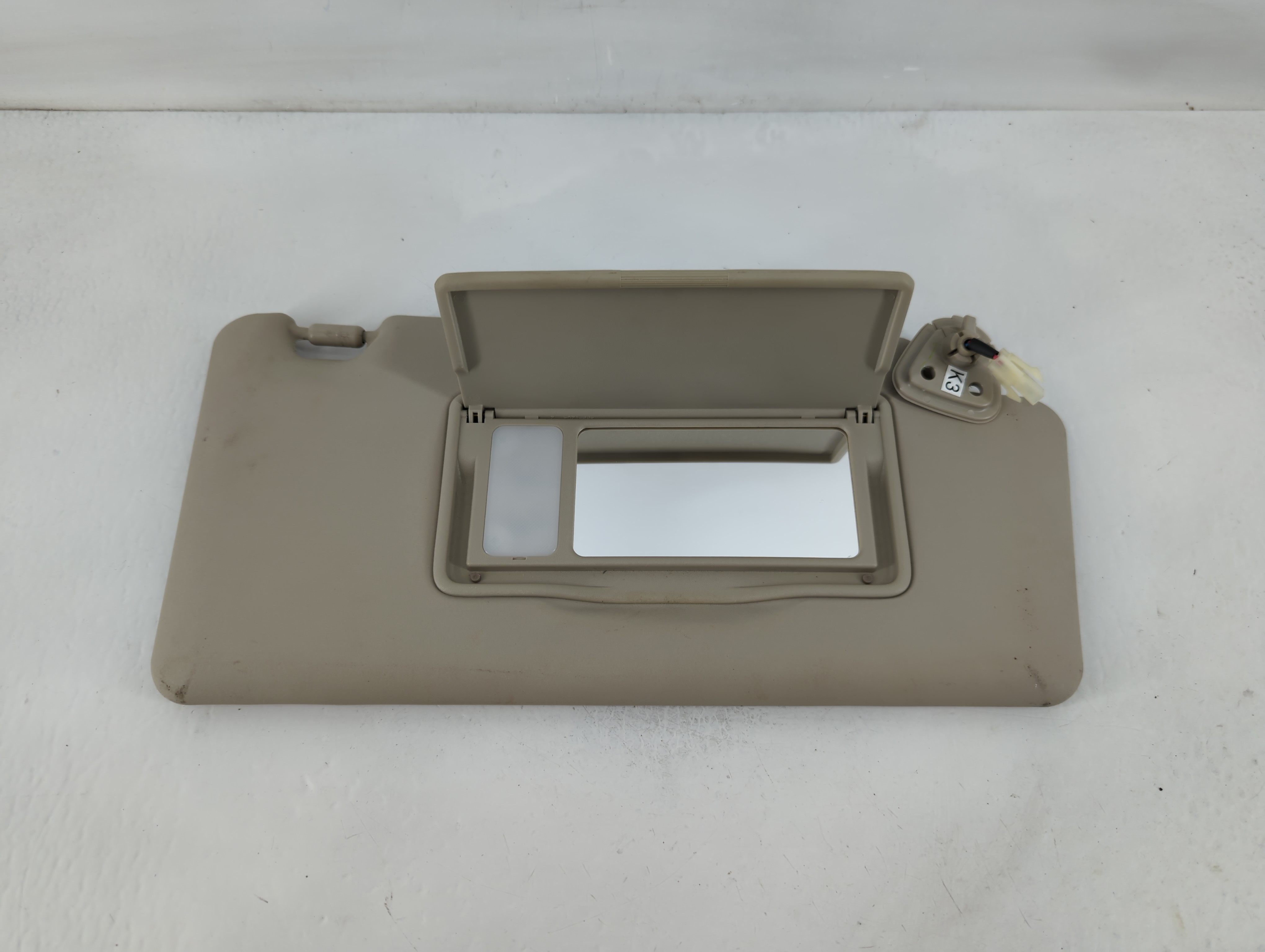 2008-2015 Nissan Rogue Passenger Sun Visor Mirror Right Sunvisor Grey 826423 - Oemusedautoparts1.com