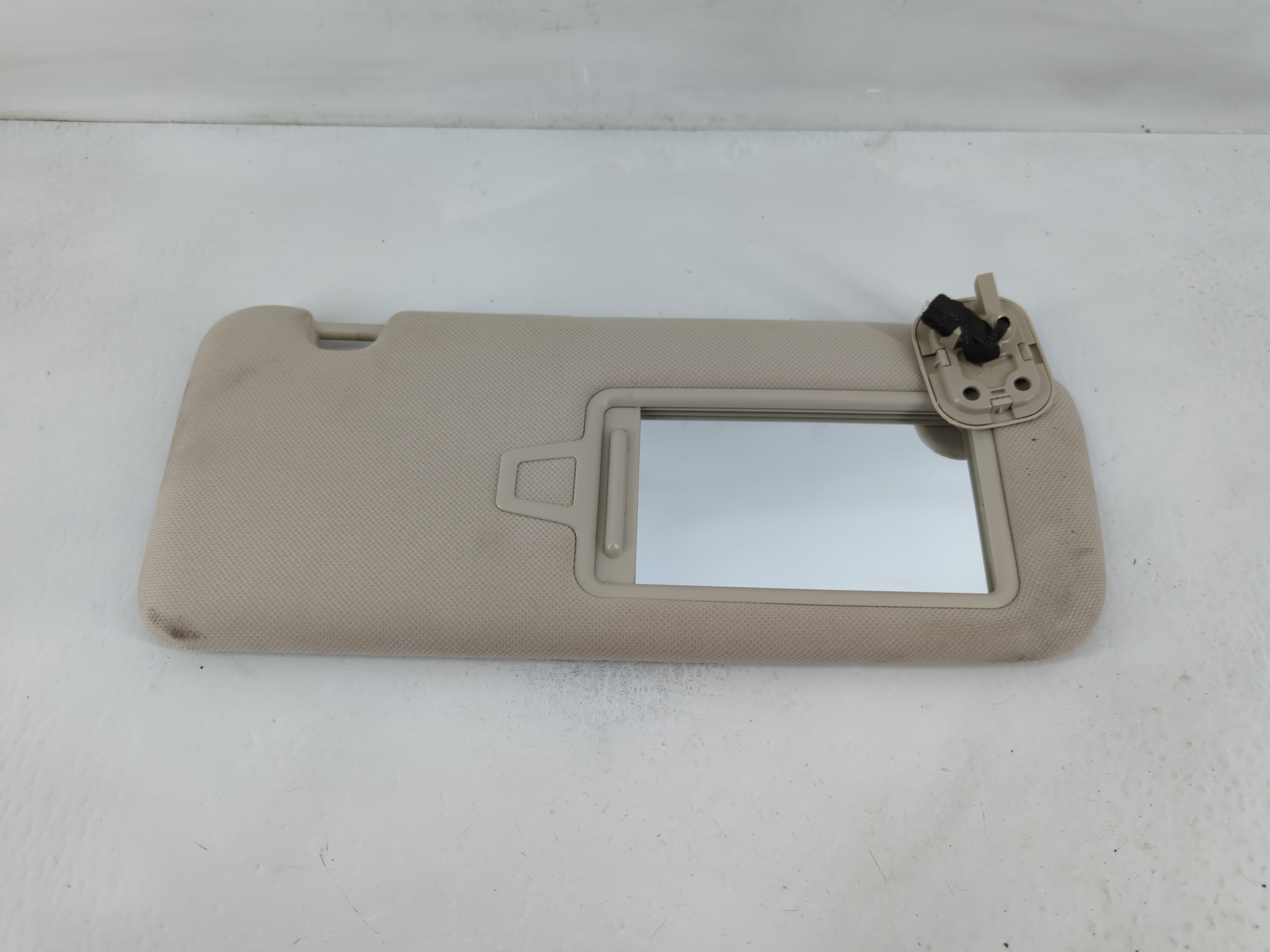 Picture of 2019-2021 Genesis G70 Passenger Sun Visor Mirror Right Sunvisor Grey 826428