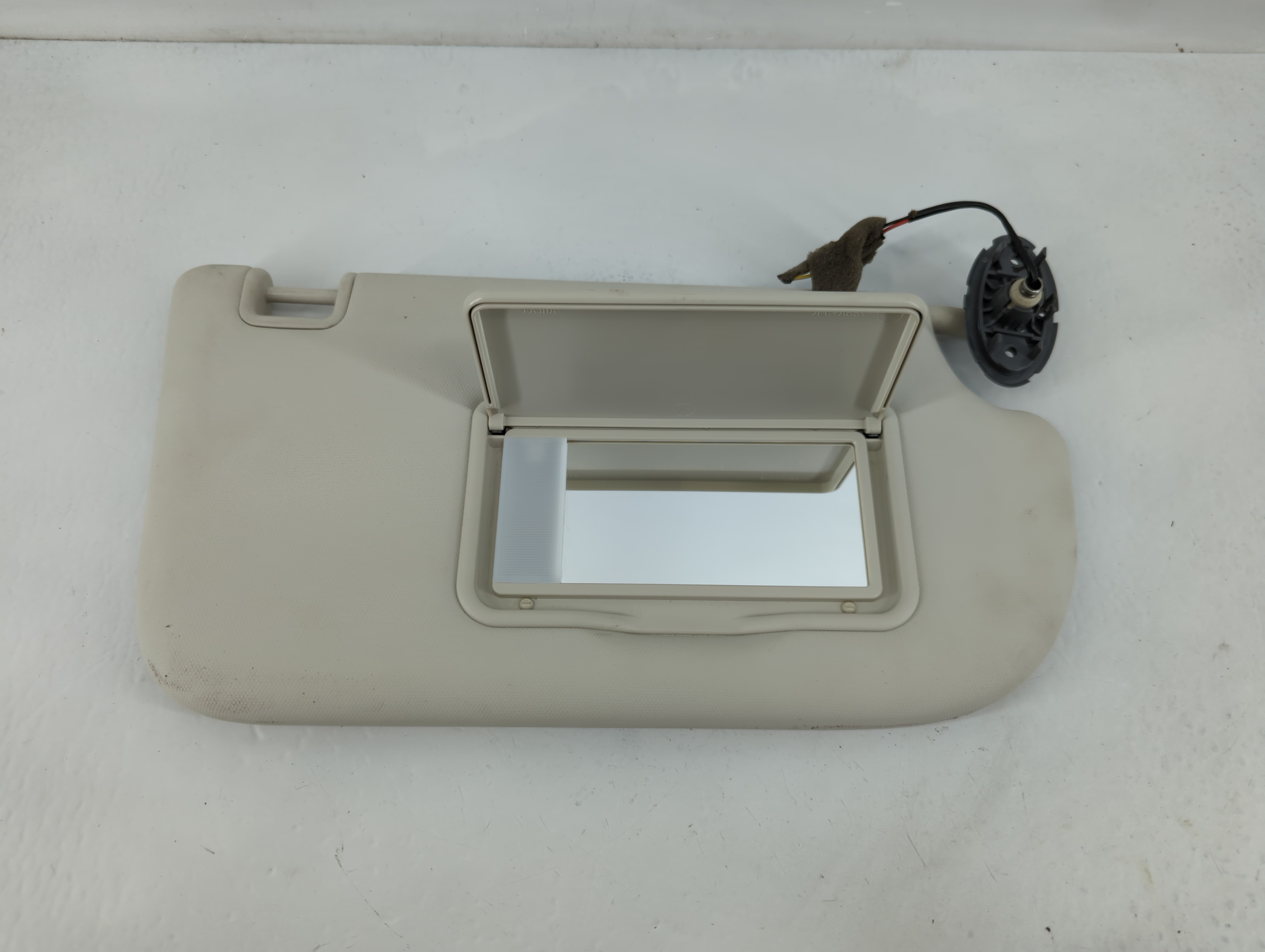 Picture of 2013-2019 Ford Escape Passenger Sun Visor Mirror Right Sunvisor Ivory 826433
