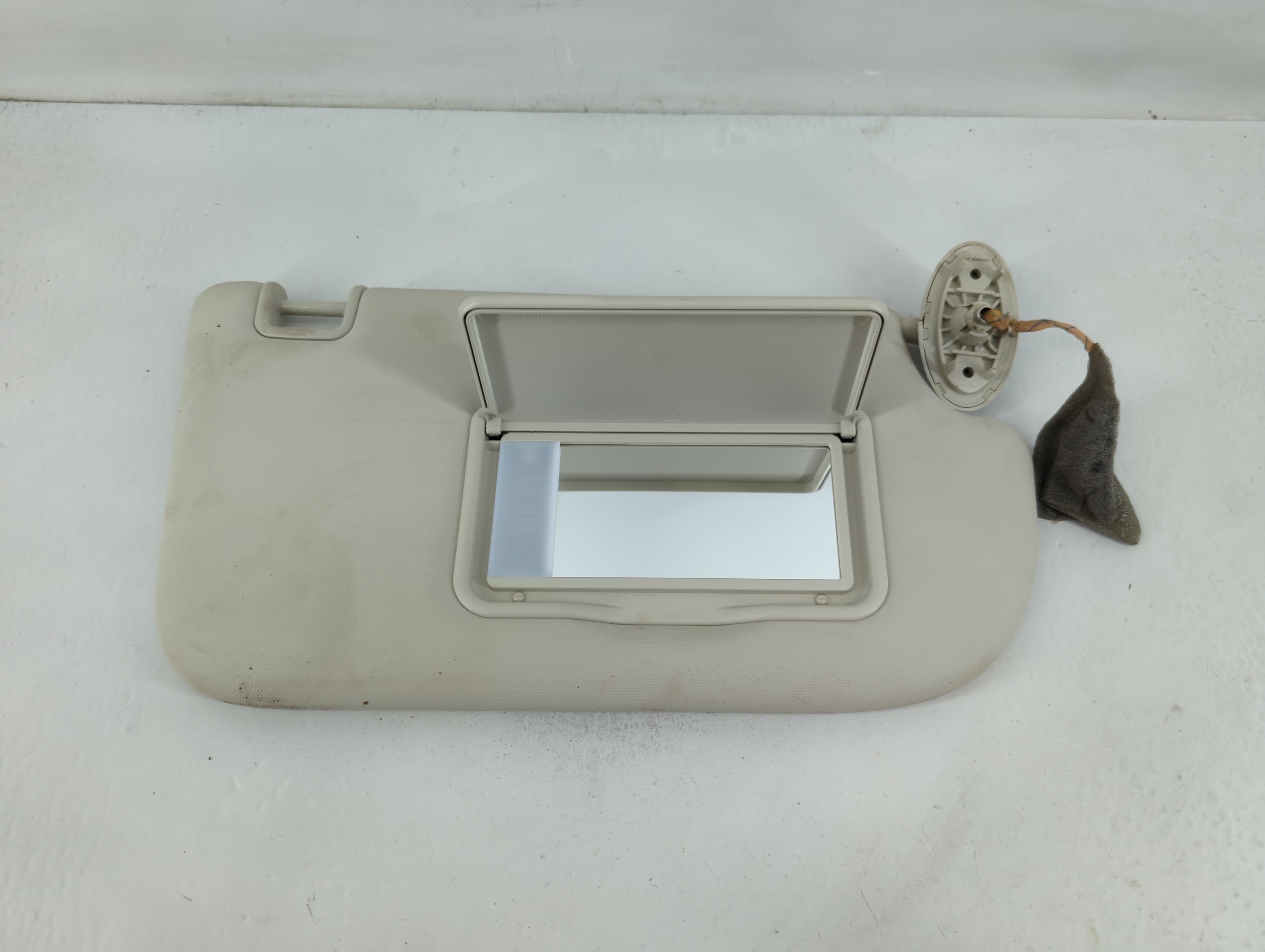 2013-2019 Ford Escape Passenger Sun Visor Mirror Right Sunvisor 826438 - Oemusedautoparts1.com