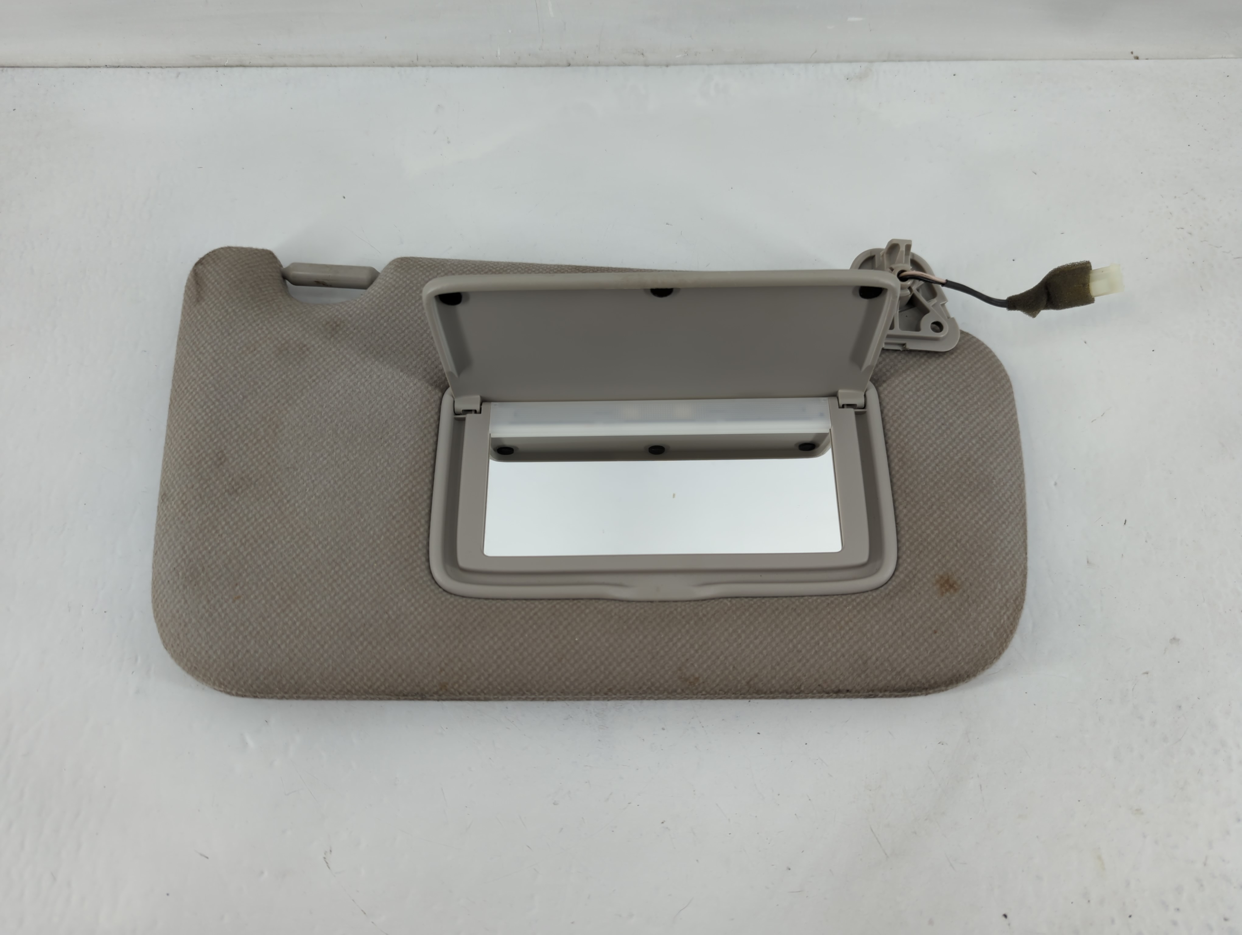 2013-2019 Nissan Sentra Passenger Sun Visor Mirror Right Sunvisor Grey 826467 - Oemusedautoparts1.com