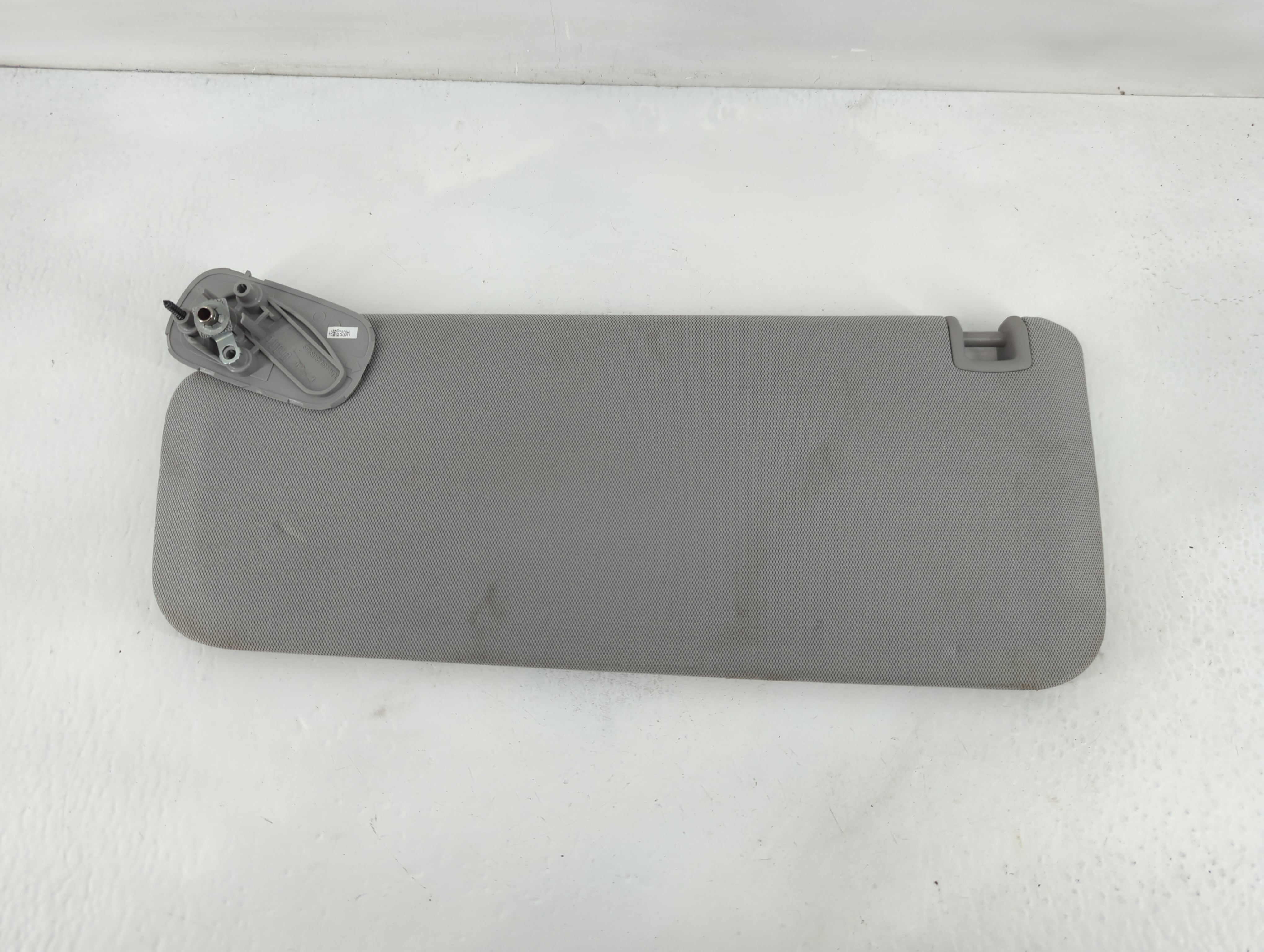 2014-2019 Gmc Sierra 1500 Driver Sun Visor Mirror Left Sunvisor Grey 826504 - Oemusedautoparts1.com