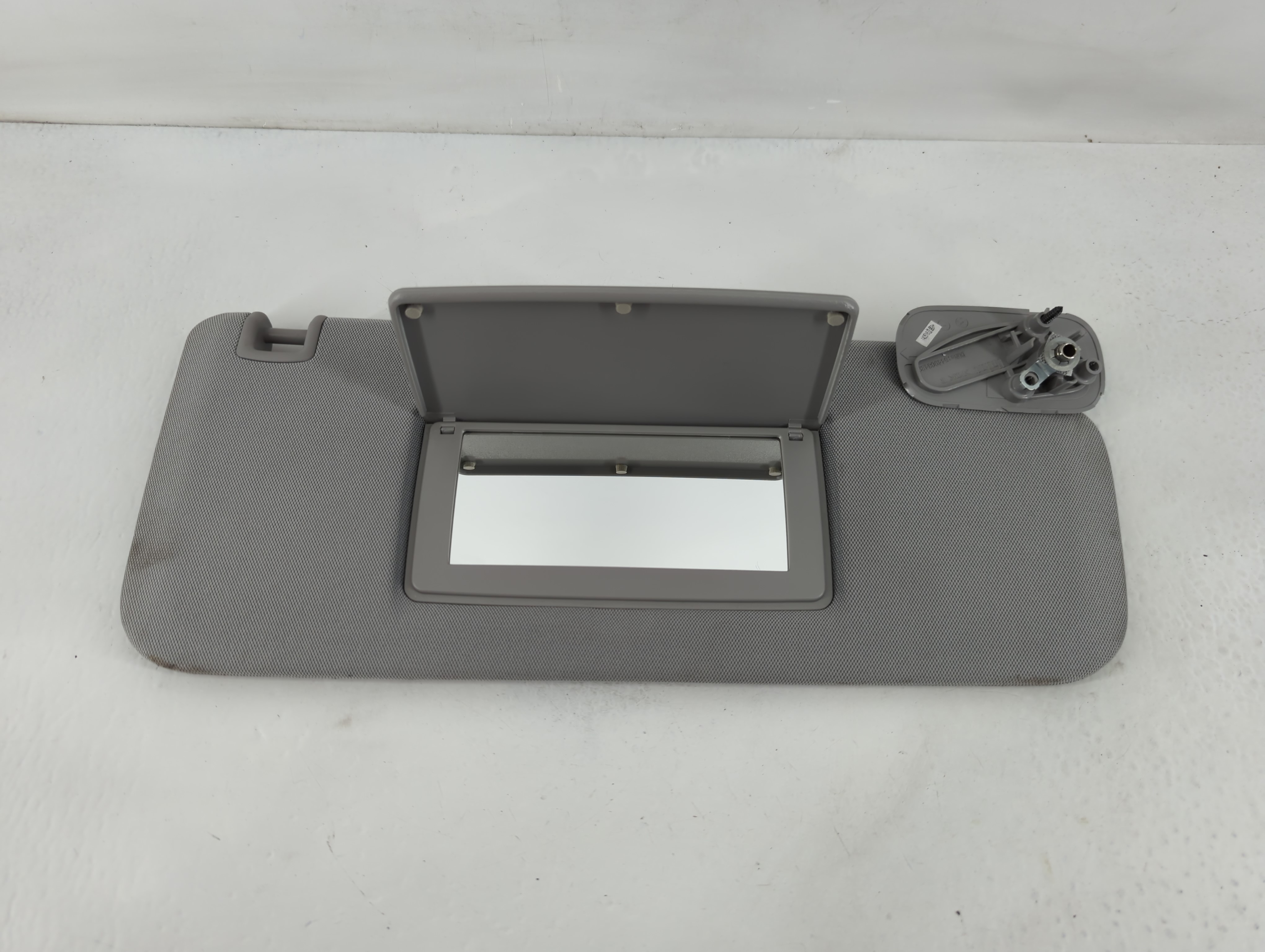 2014-2019 Gmc Sierra 1500 Passenger Sun Visor Mirror Right Sunvisor Grey 826505 - Oemusedautoparts1.com