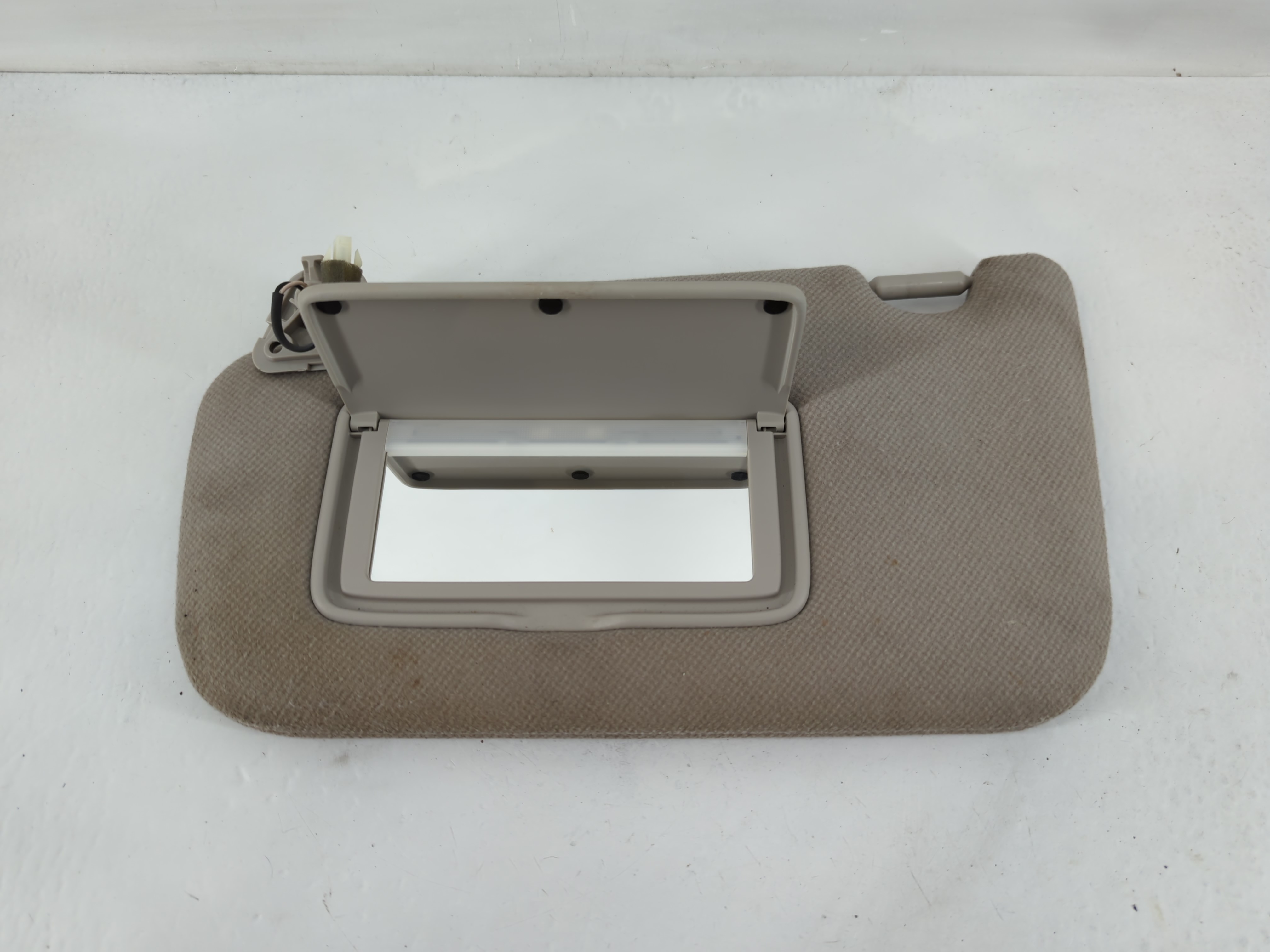 2013-2019 Nissan Sentra Driver Sun Visor Mirror Left Sunvisor Grey 826510 - Oemusedautoparts1.com
