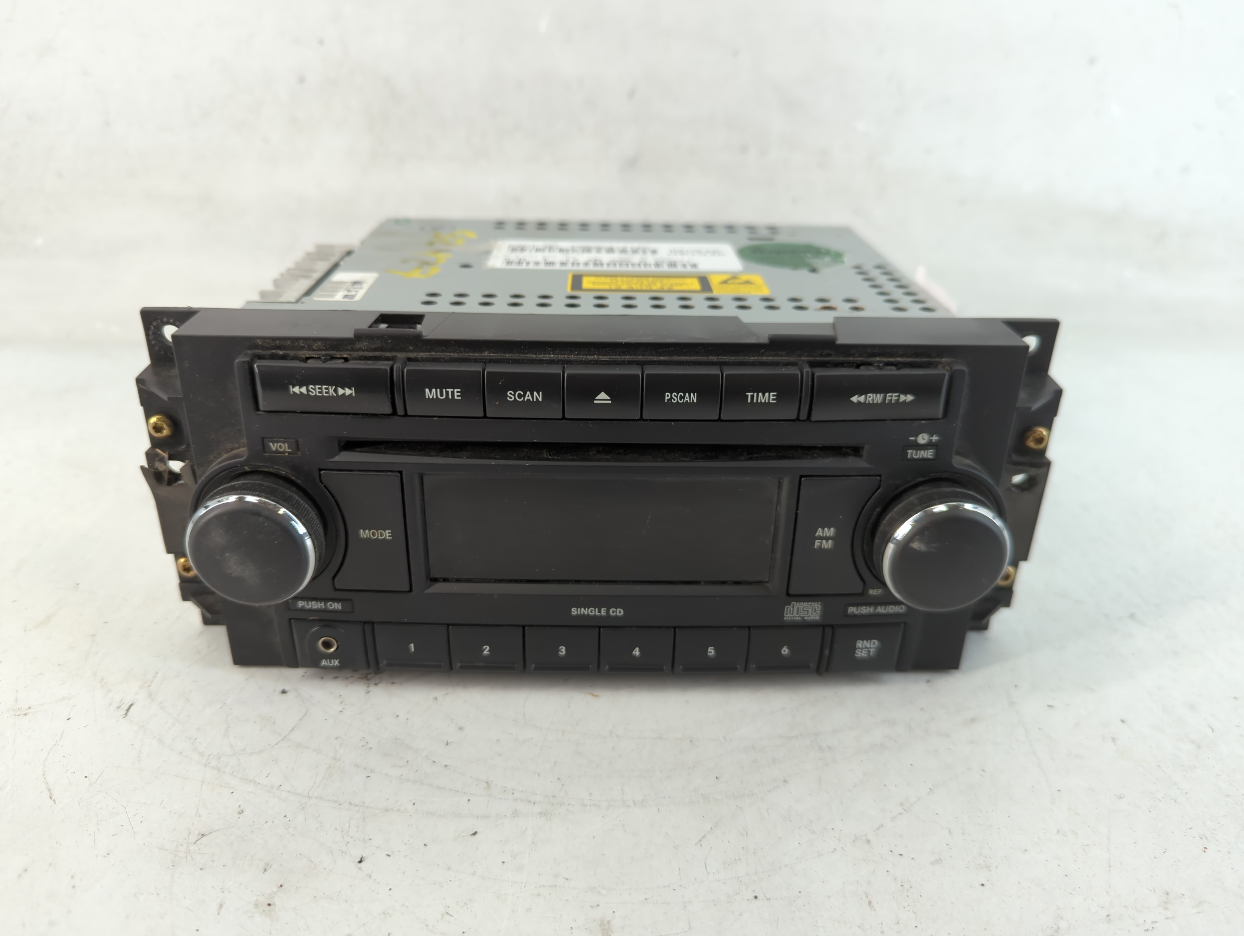 2005-2007 Jeep Grand Cherokee Am Fm Cd Player Radio Receiver 826569 - Oemusedautoparts1.com