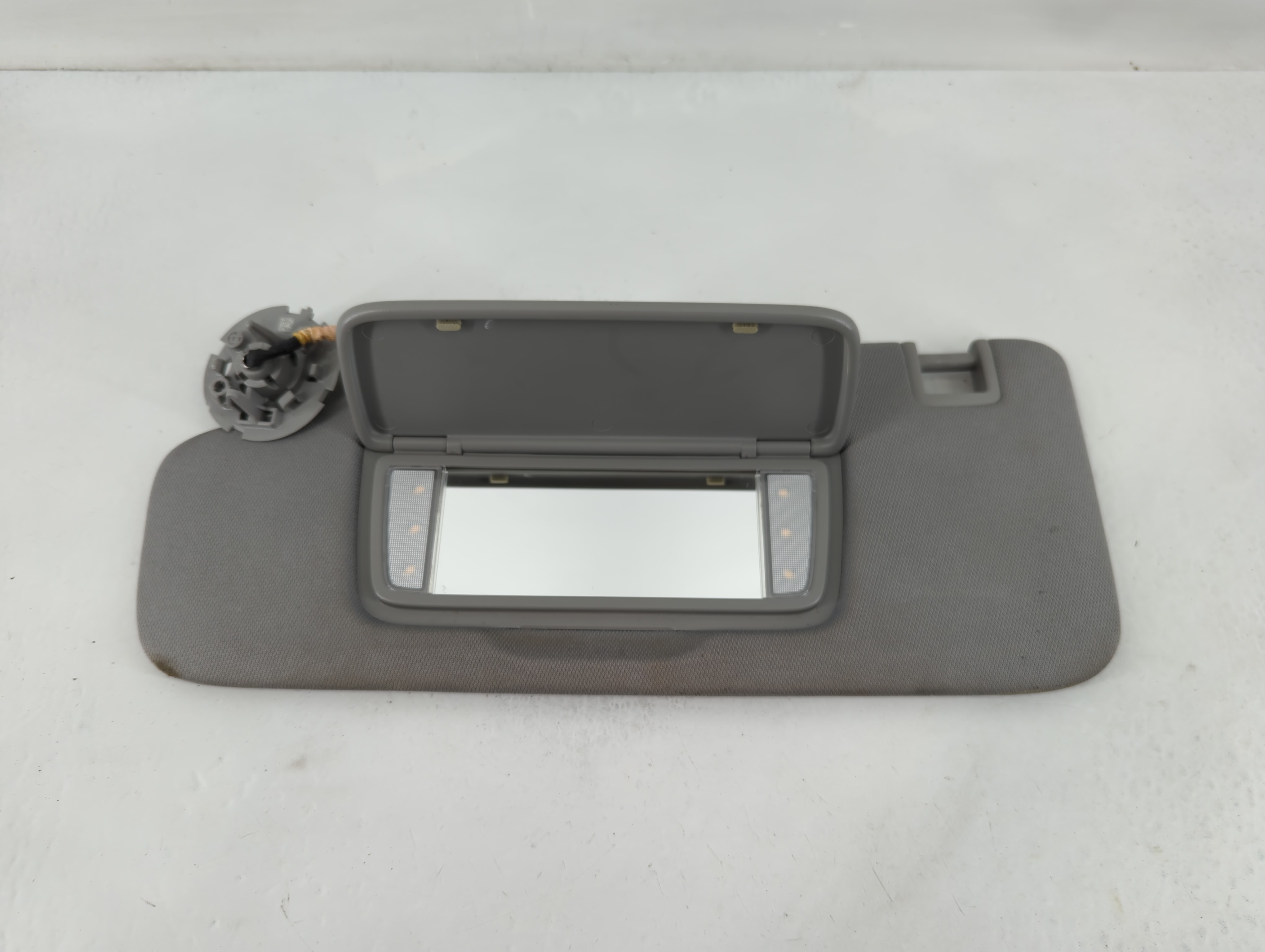 2020-2022 Chevrolet Equinox Driver Sun Visor Mirror Left Sunvisor Grey 826577 - Oemusedautoparts1.com