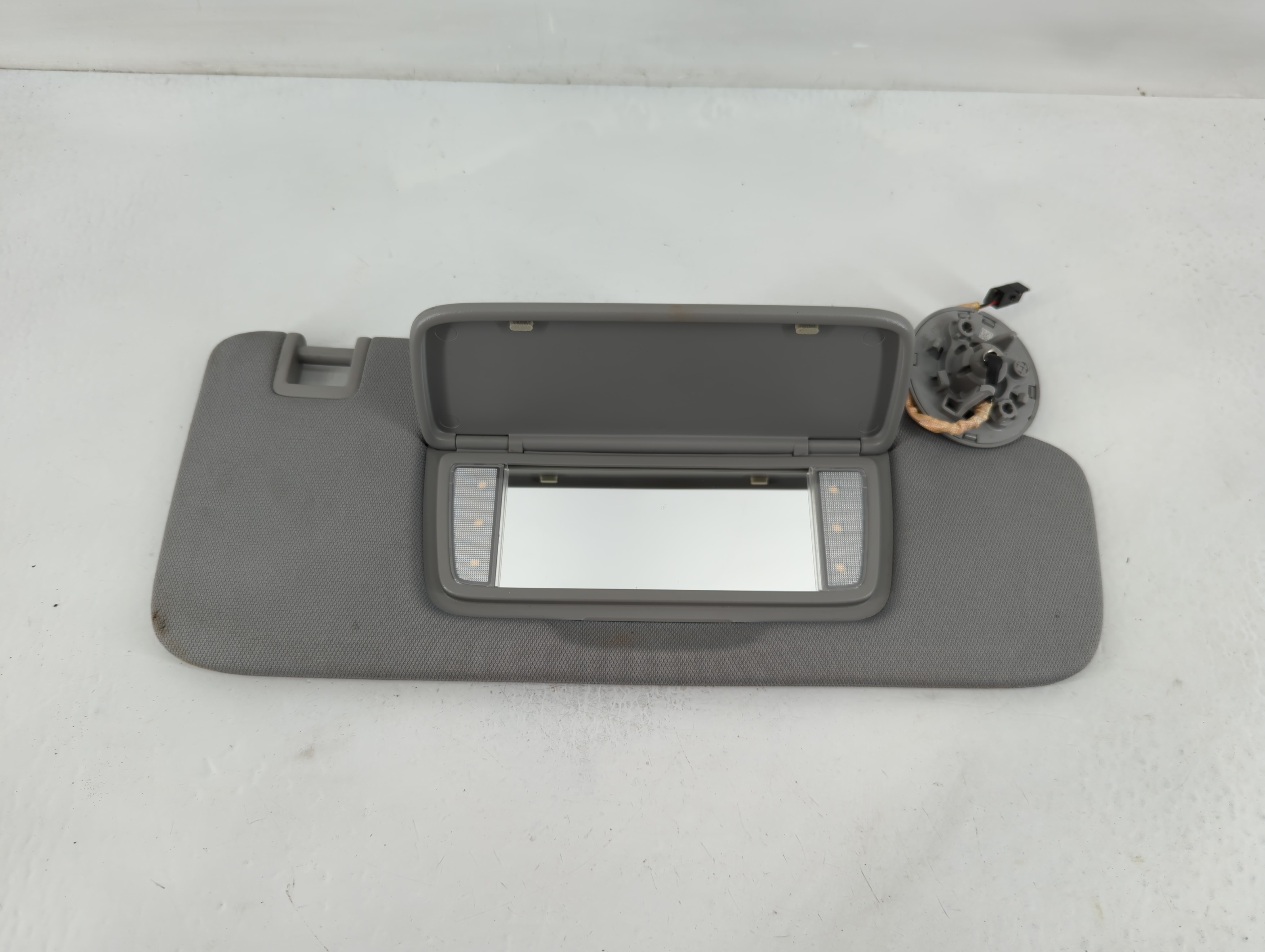 2020-2022 Chevrolet Equinox Passenger Sun Visor Mirror Right Sunvisor 826578 - Oemusedautoparts1.com