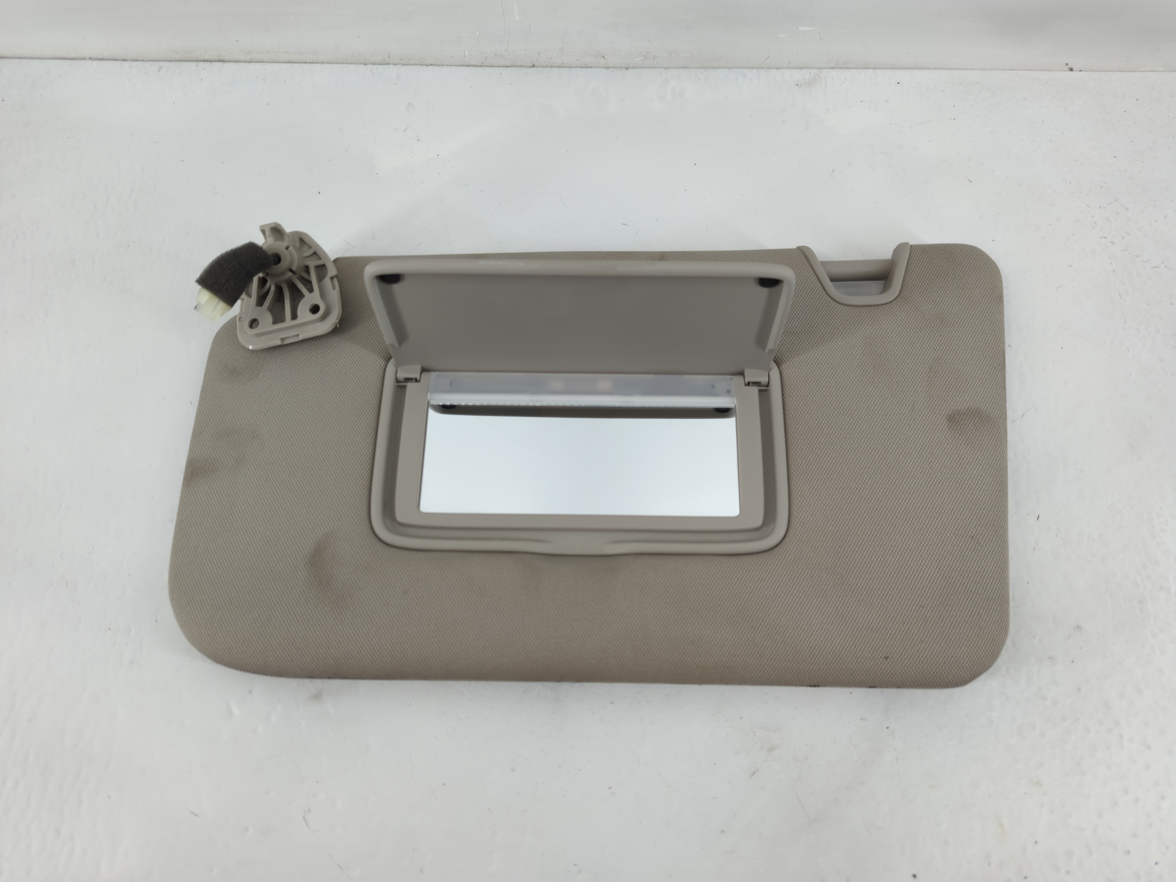 2018-2020 Nissan Rogue Driver Sun Visor Mirror Left Sunvisor Grey 826580 - Oemusedautoparts1.com