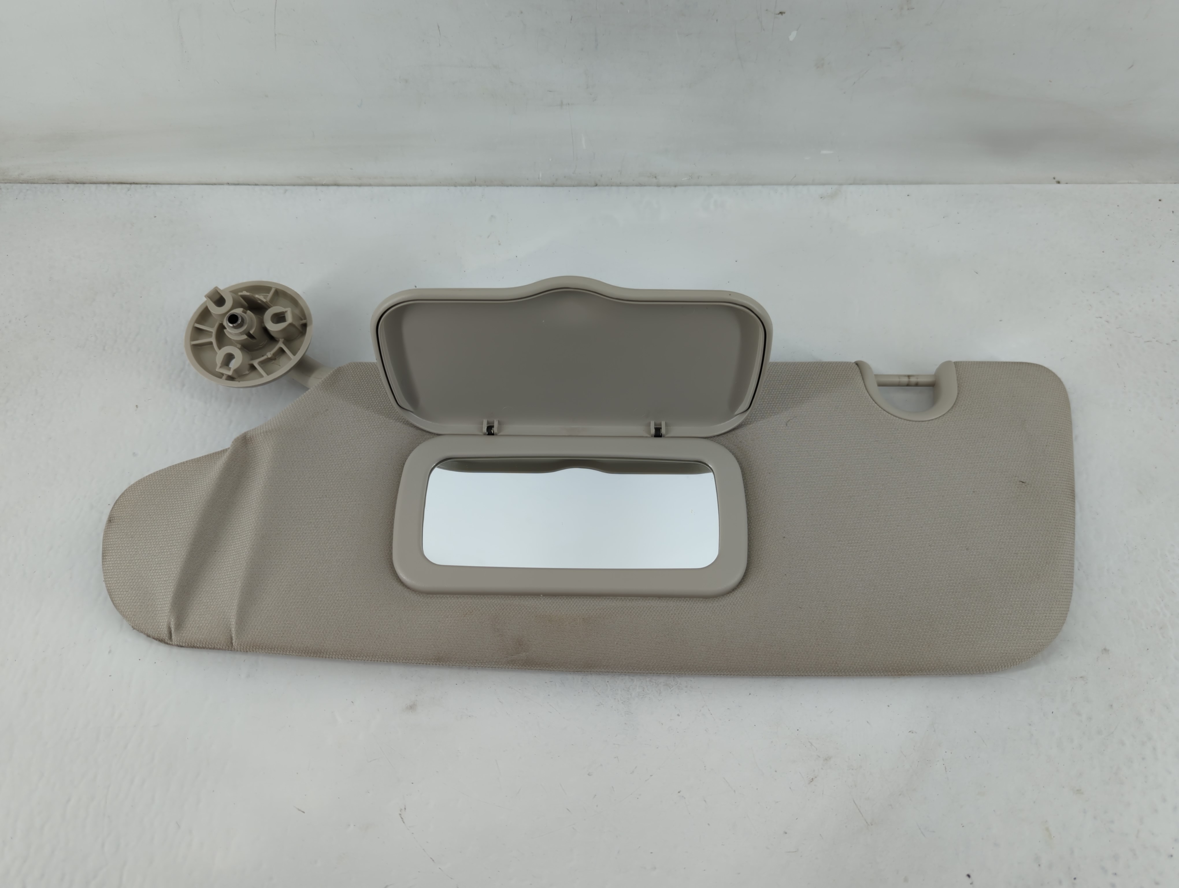 Picture of Dodge Caravan Driver Sun Visor Mirror Left Sunvisor Grey 826583