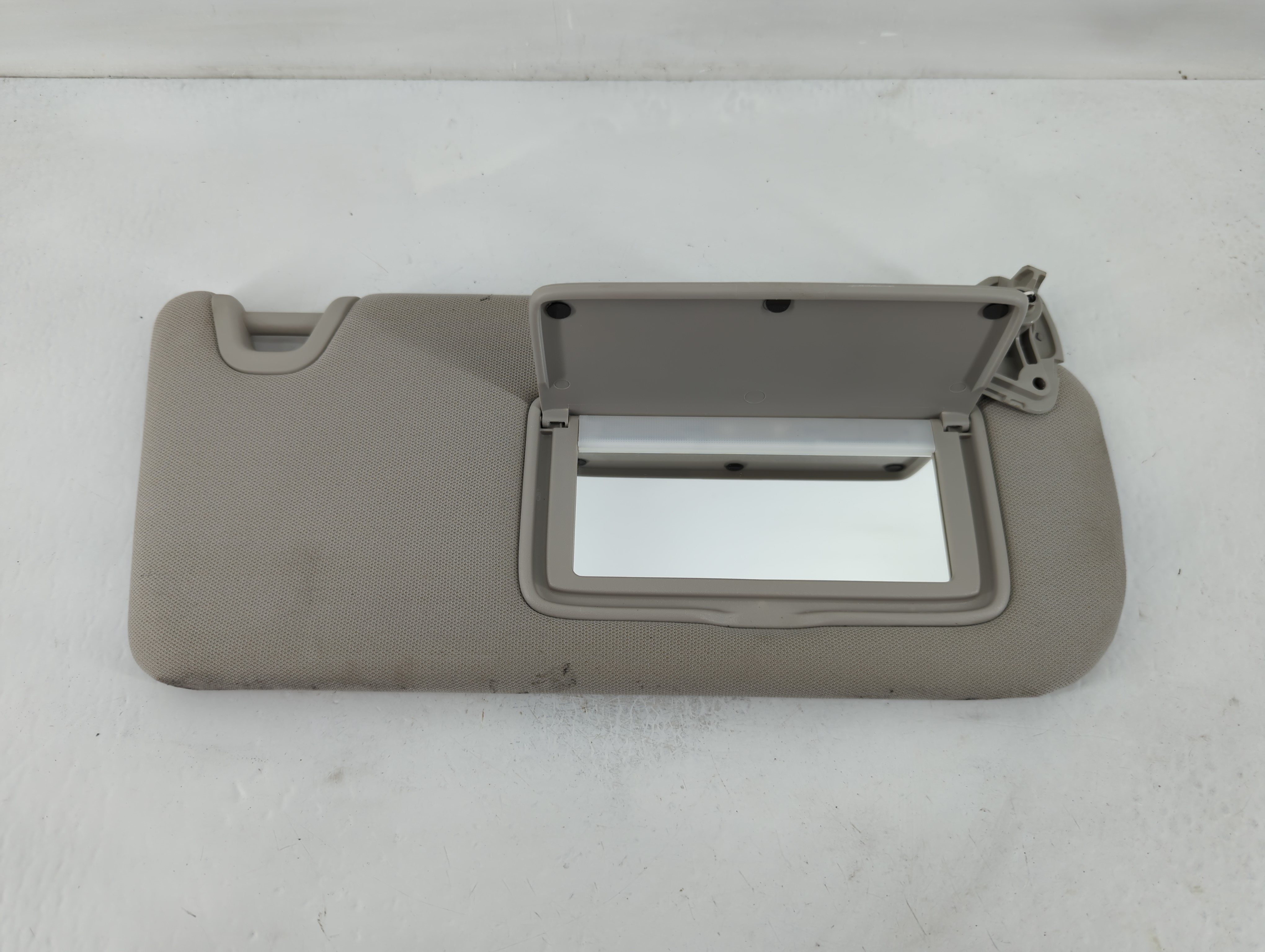 2021-2022 Nissan Altima Passenger Sun Visor Mirror Right Sunvisor Grey 826585 - Oemusedautoparts1.com