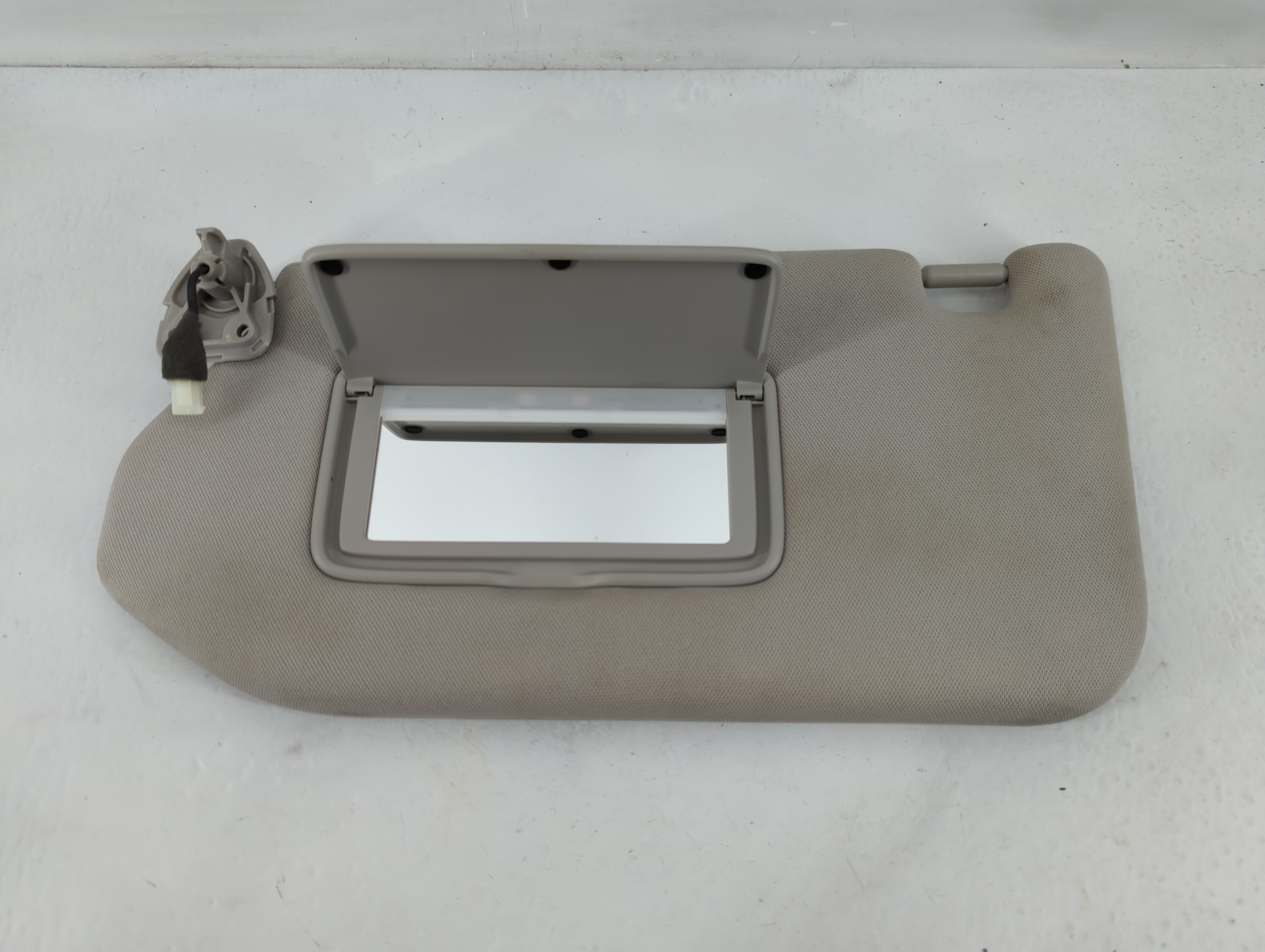 2019-2020 Nissan Pathfinder Driver Sun Visor Mirror Left Sunvisor Grey 826599 - Oemusedautoparts1.com