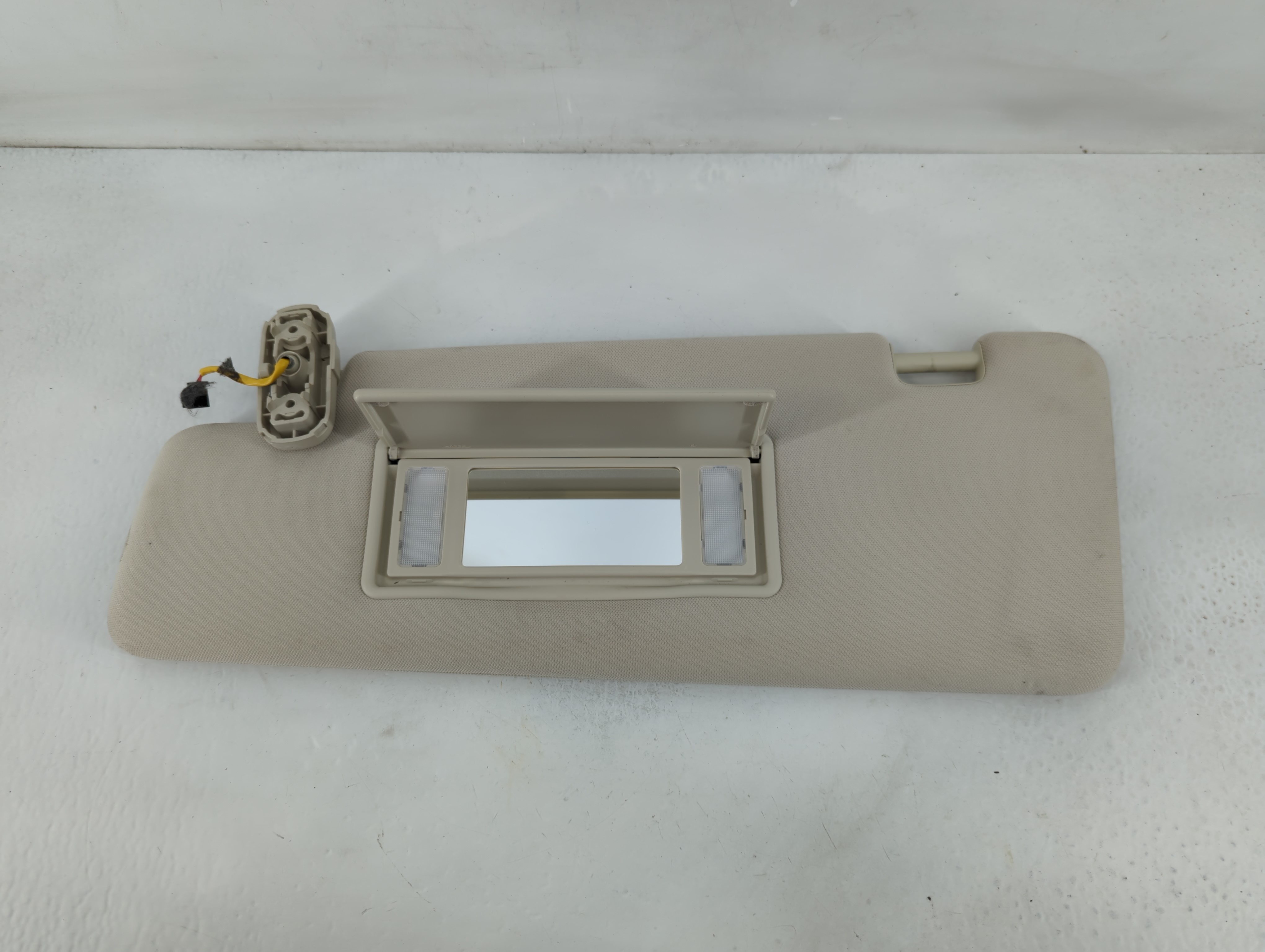 Picture of Nissan Rogue Sport Passenger Sun Visor Mirror Right Sunvisor Grey 826600