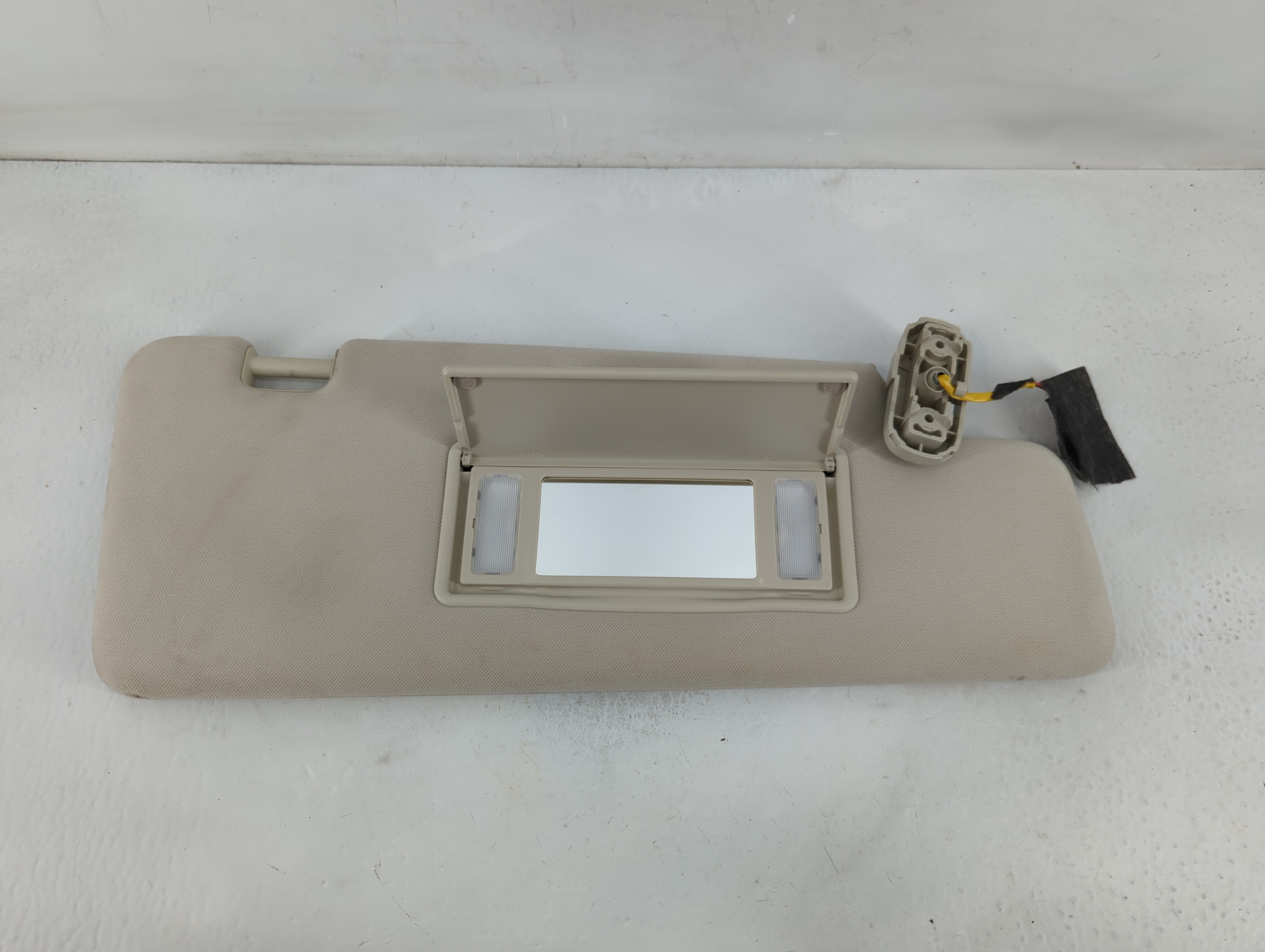 Picture of Nissan Rogue Sport Driver Sun Visor Mirror Left Sunvisor Grey 826601