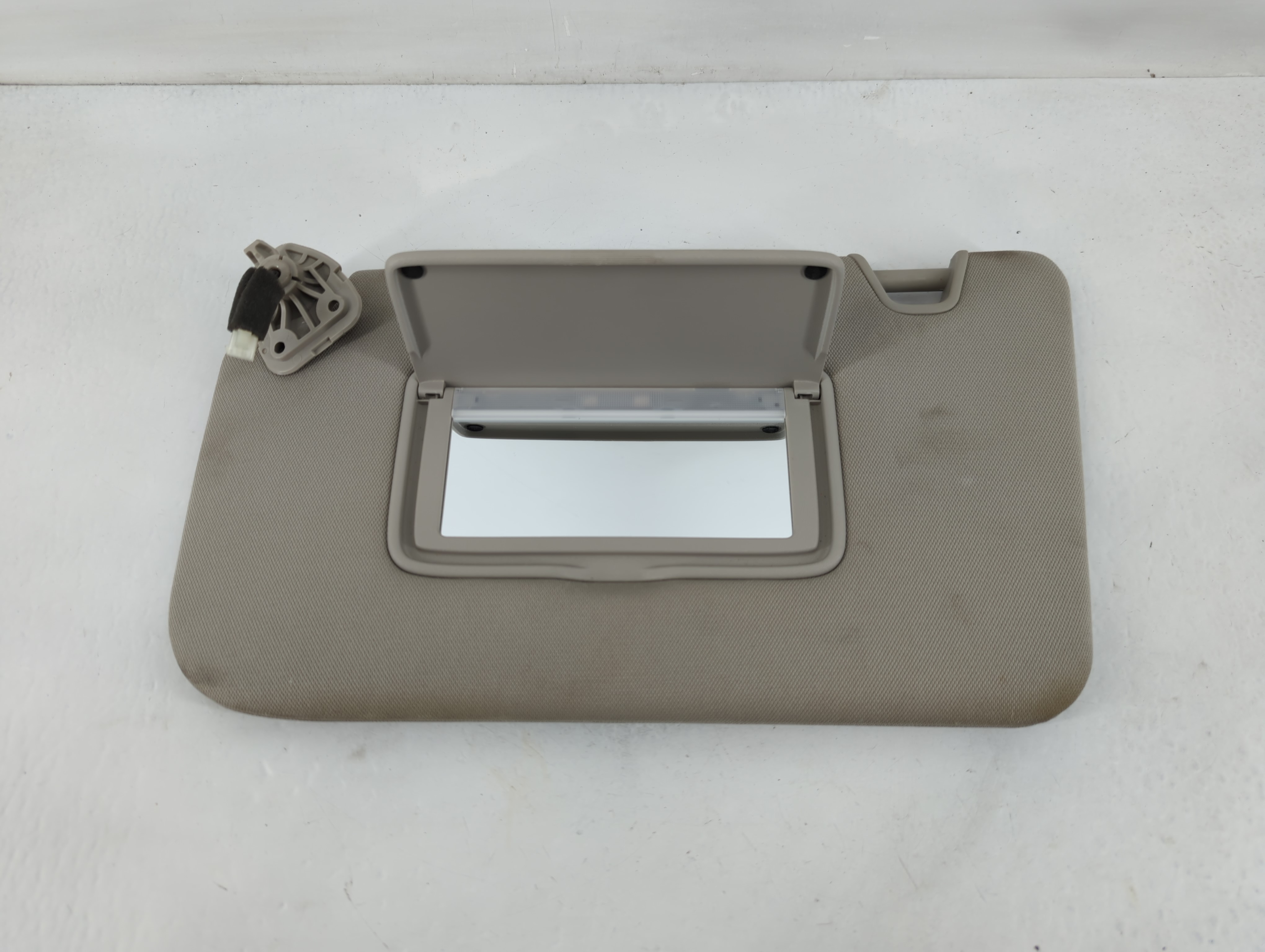 2018-2020 Nissan Rogue Driver Sun Visor Mirror Left Sunvisor Grey 826602 - Oemusedautoparts1.com