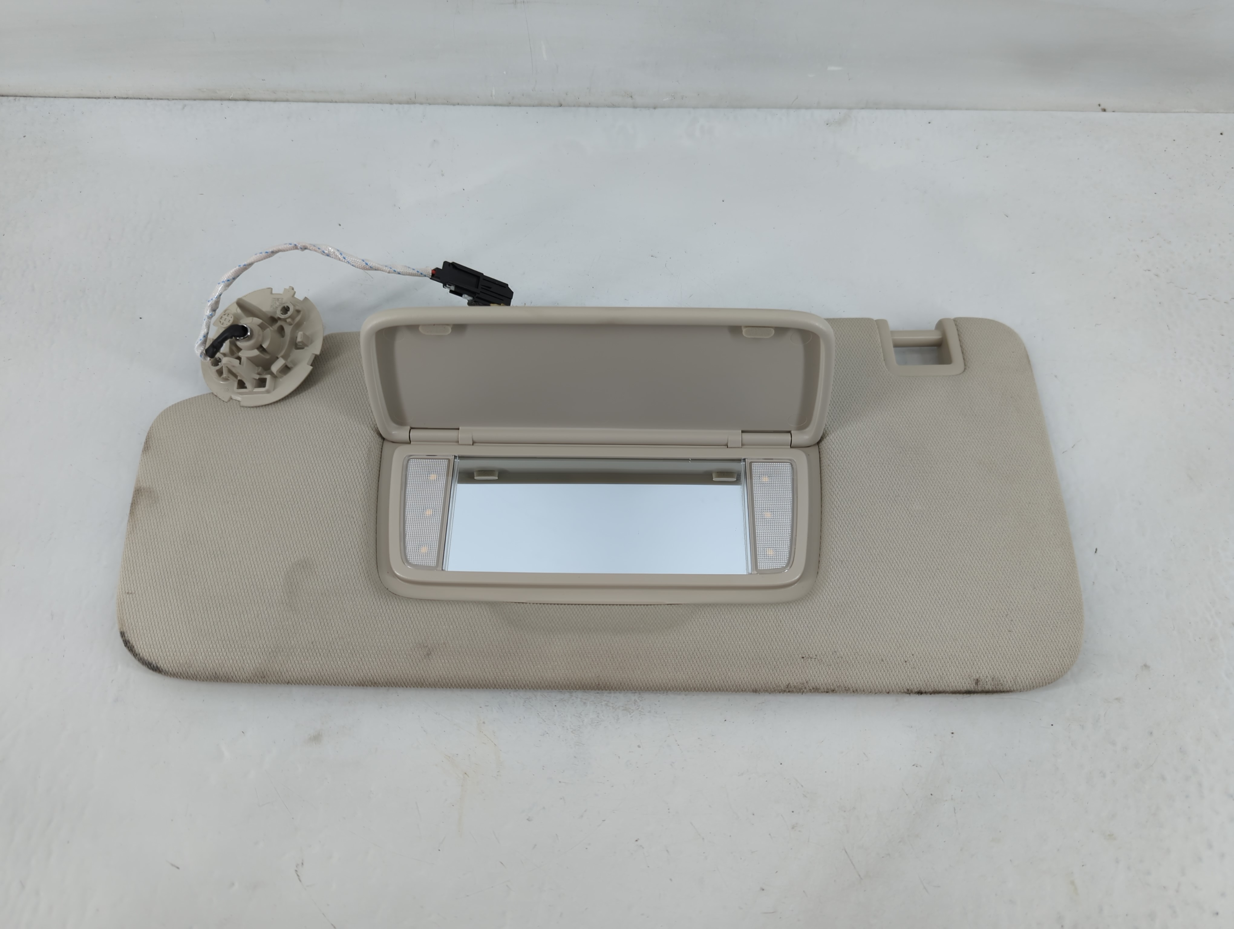 Picture of 2021-2022 Buick Envision Driver Sun Visor Mirror Left Sunvisor Light Grey 826624