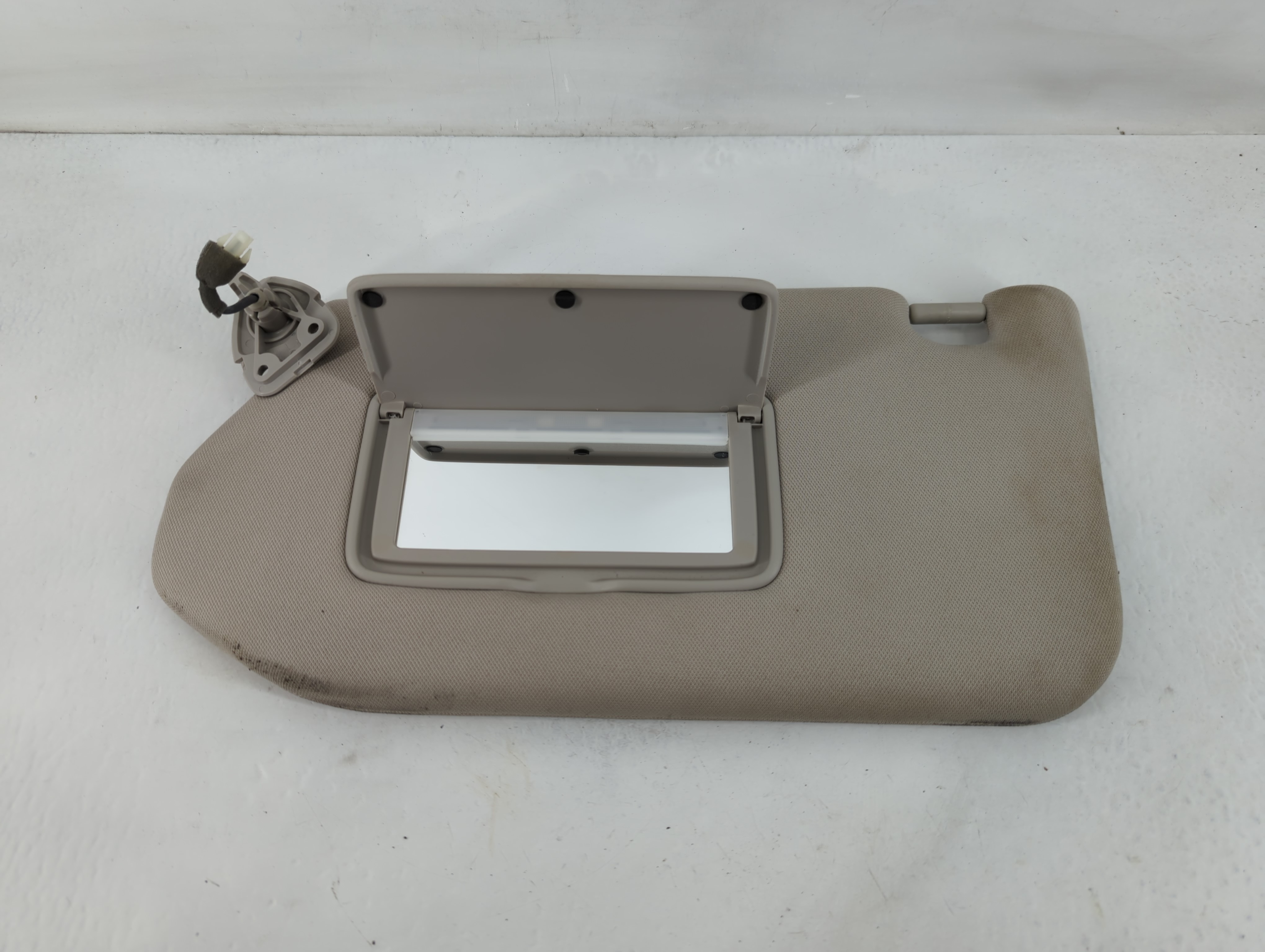 2013-2018 Nissan Pathfinder Driver Sun Visor Mirror Left Sunvisor Grey 826628 - Oemusedautoparts1.com