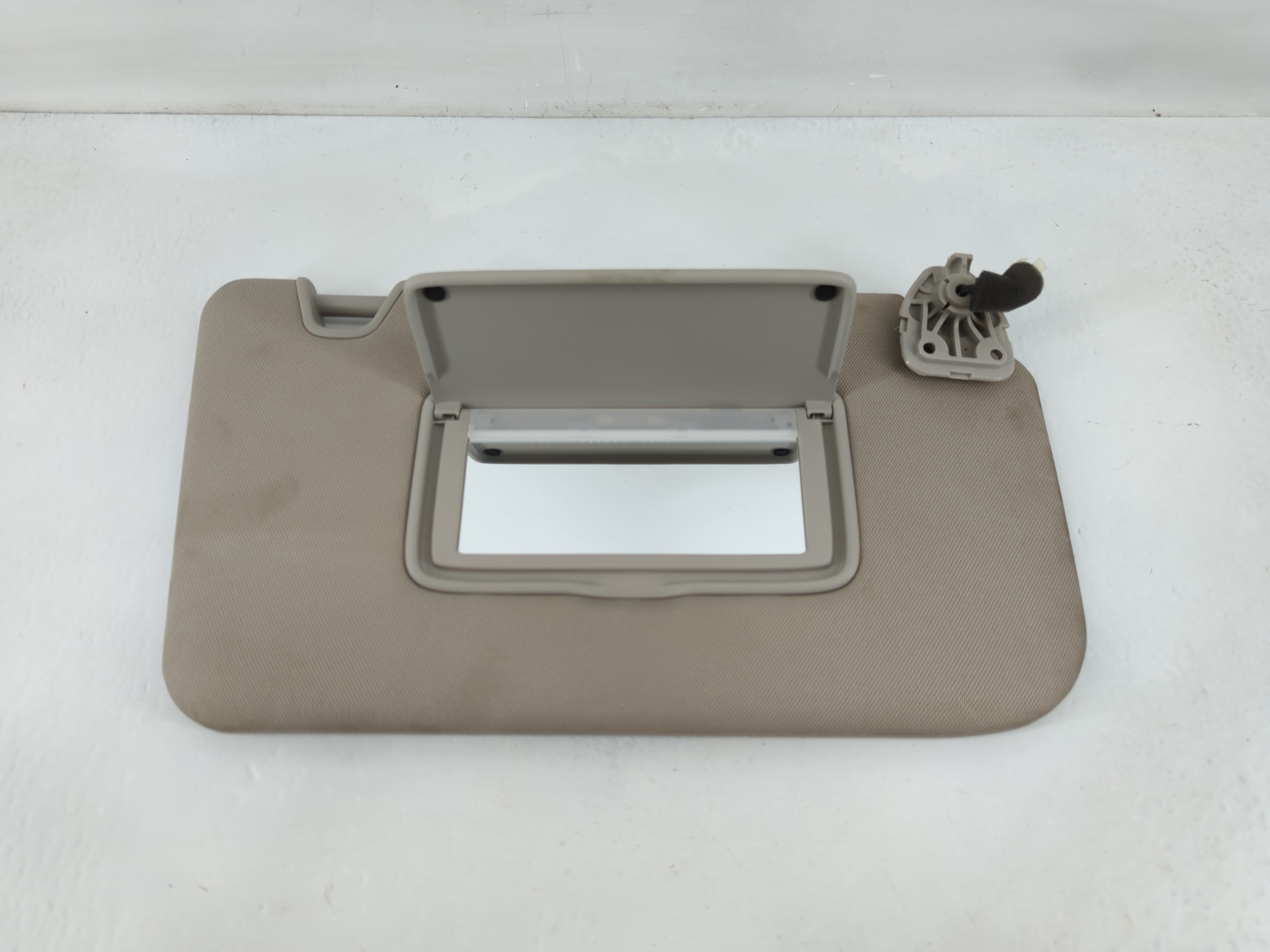 Picture of 2014-2017 Nissan Rogue Passenger Sun Visor Mirror Right Sunvisor Beige 826635