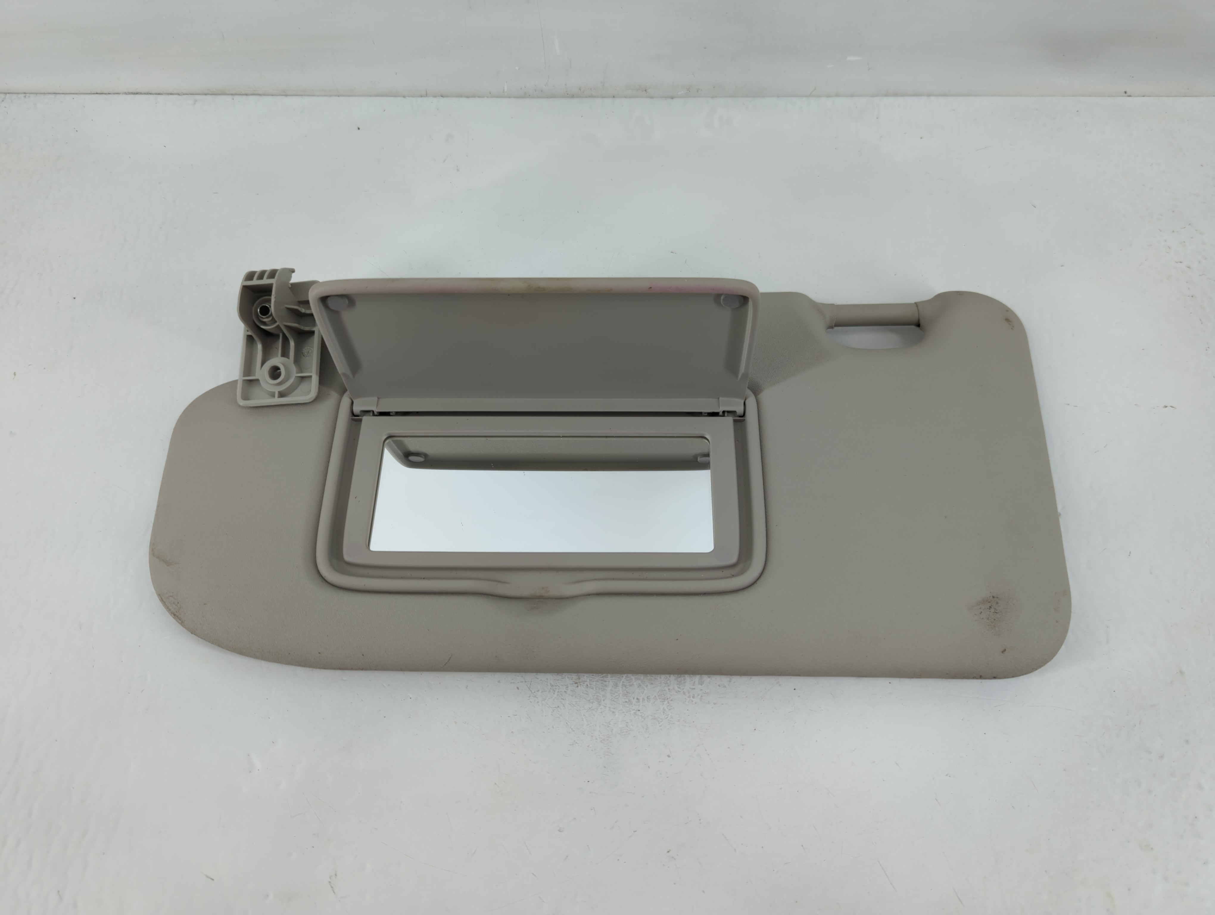 Picture of 2019-2022 Nissan Rogue Sport Driver Sun Visor Mirror Left Sunvisor Grey 826704