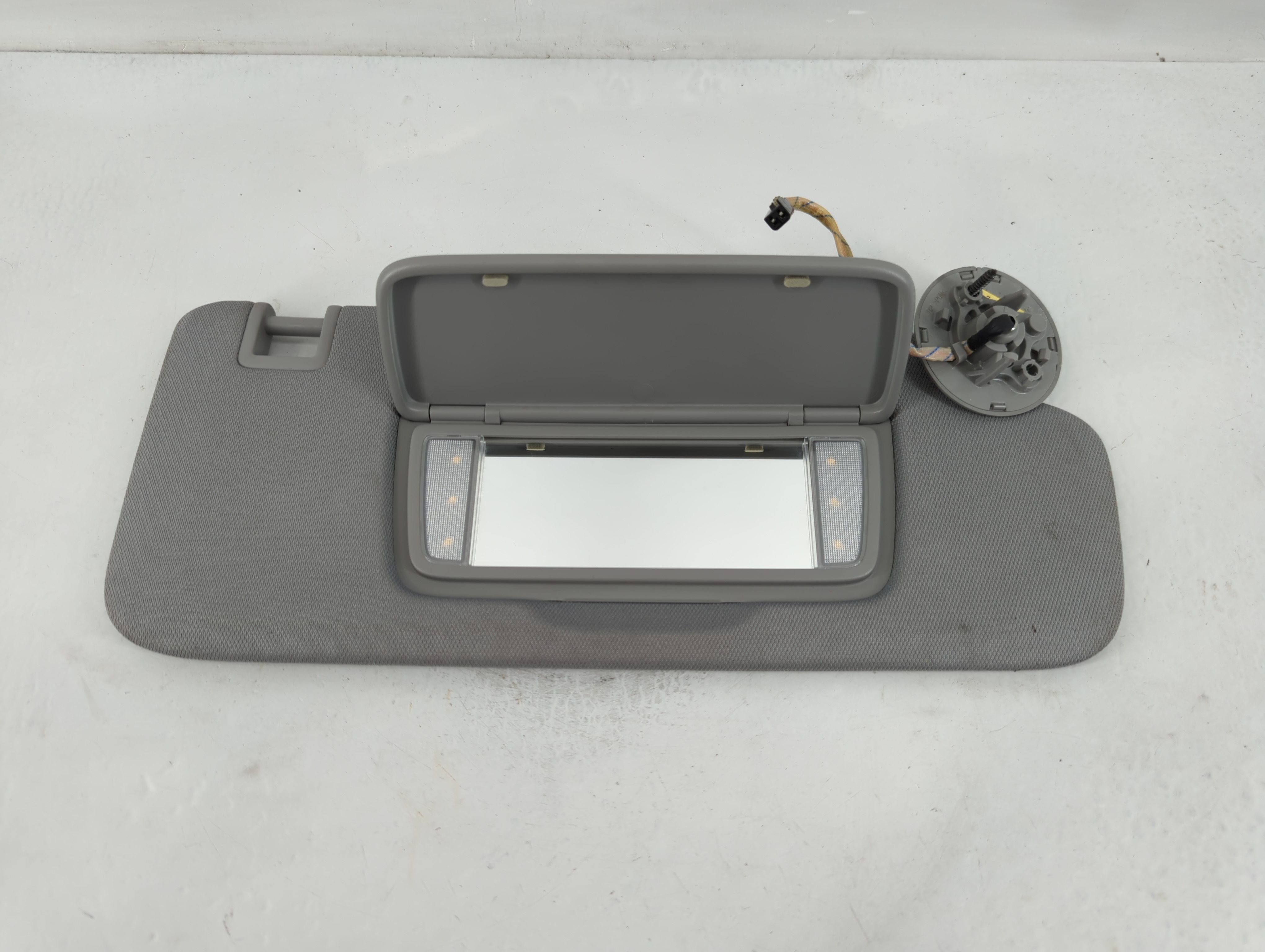 2018-2019 Chevrolet Equinox Passenger Sun Visor Mirror Right Sunvisor 827366 - Oemusedautoparts1.com
