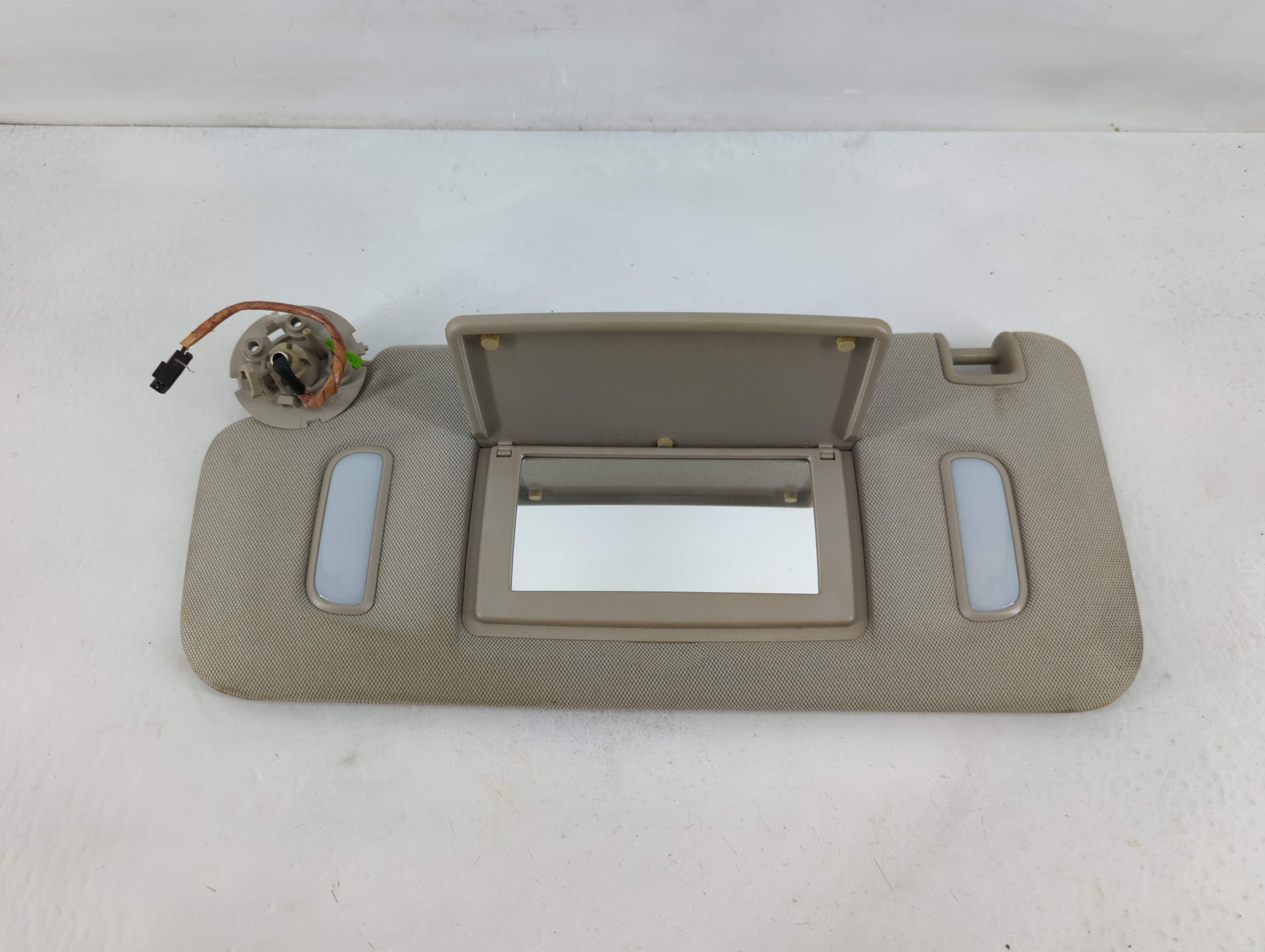 2013-2021 Buick Encore Driver Sun Visor Mirror Left Sunvisor Beige 827410 - Oemusedautoparts1.com