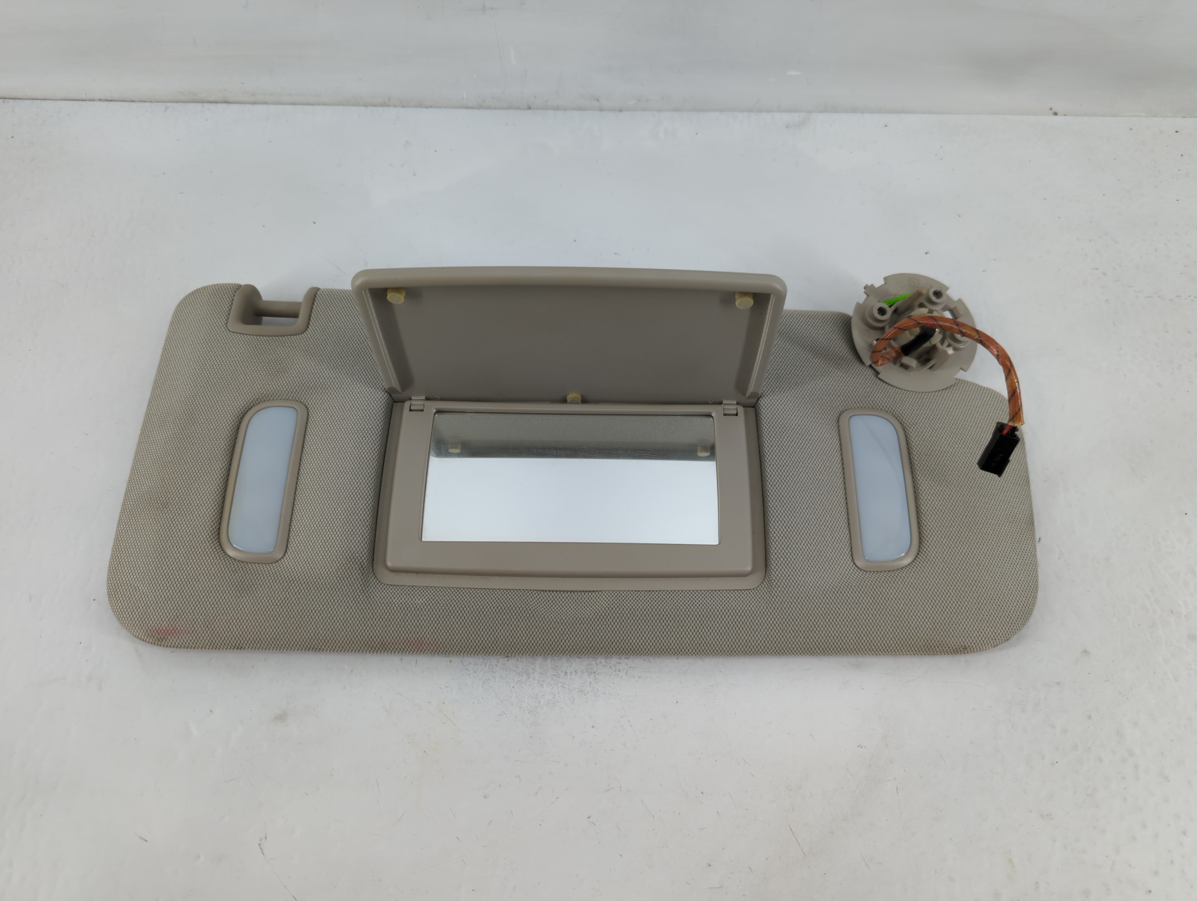 2013-2021 Buick Encore Passenger Sun Visor Mirror Right Sunvisor Beige 827411 - Oemusedautoparts1.com