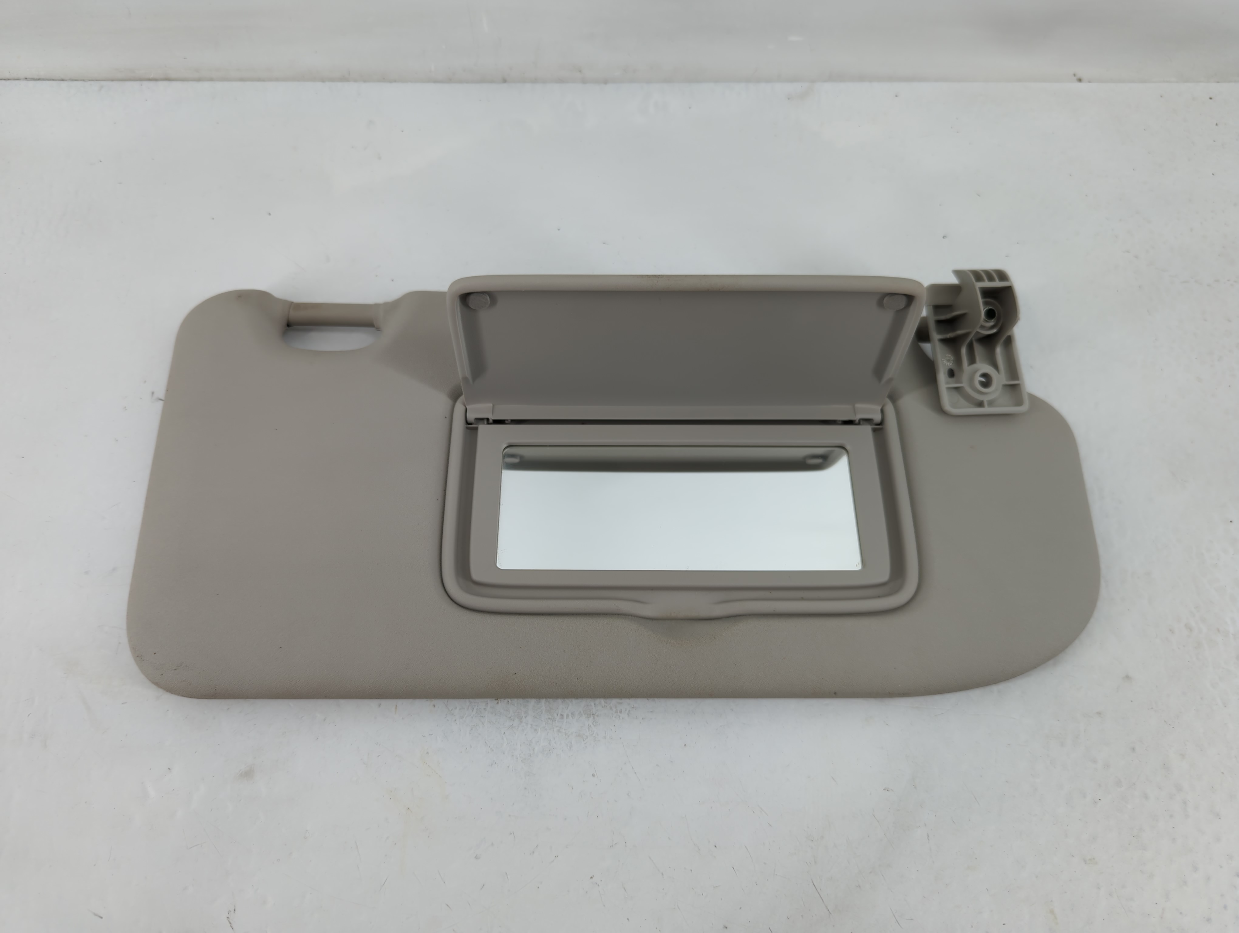 Picture of 2019-2022 Nissan Rogue Sport Passenger Sun Visor Mirror Right Sunvisor 827412