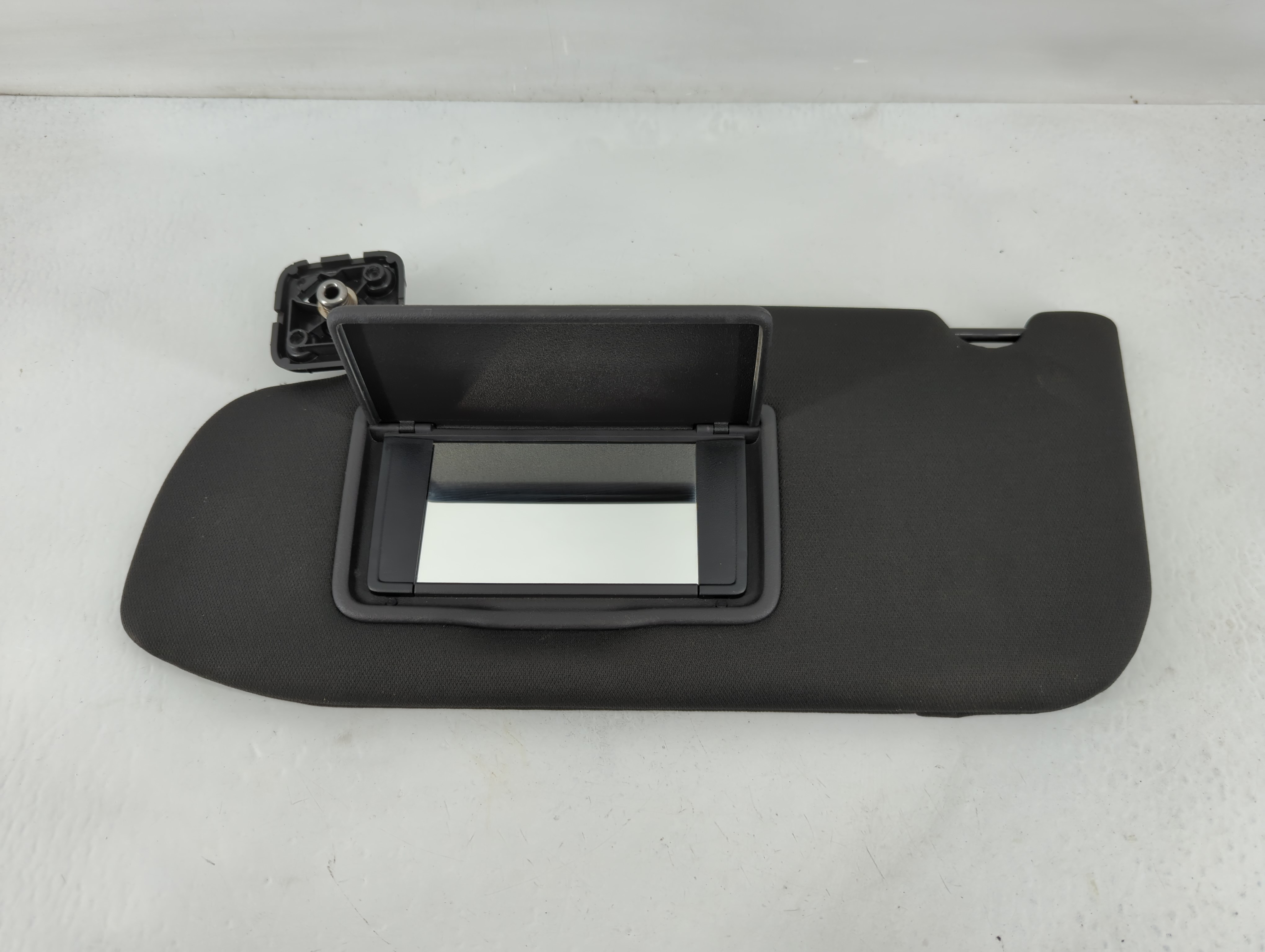 2013-2019 Ford Taurus Driver Sun Visor Mirror Left Sunvisor Black 827414 - Oemusedautoparts1.com