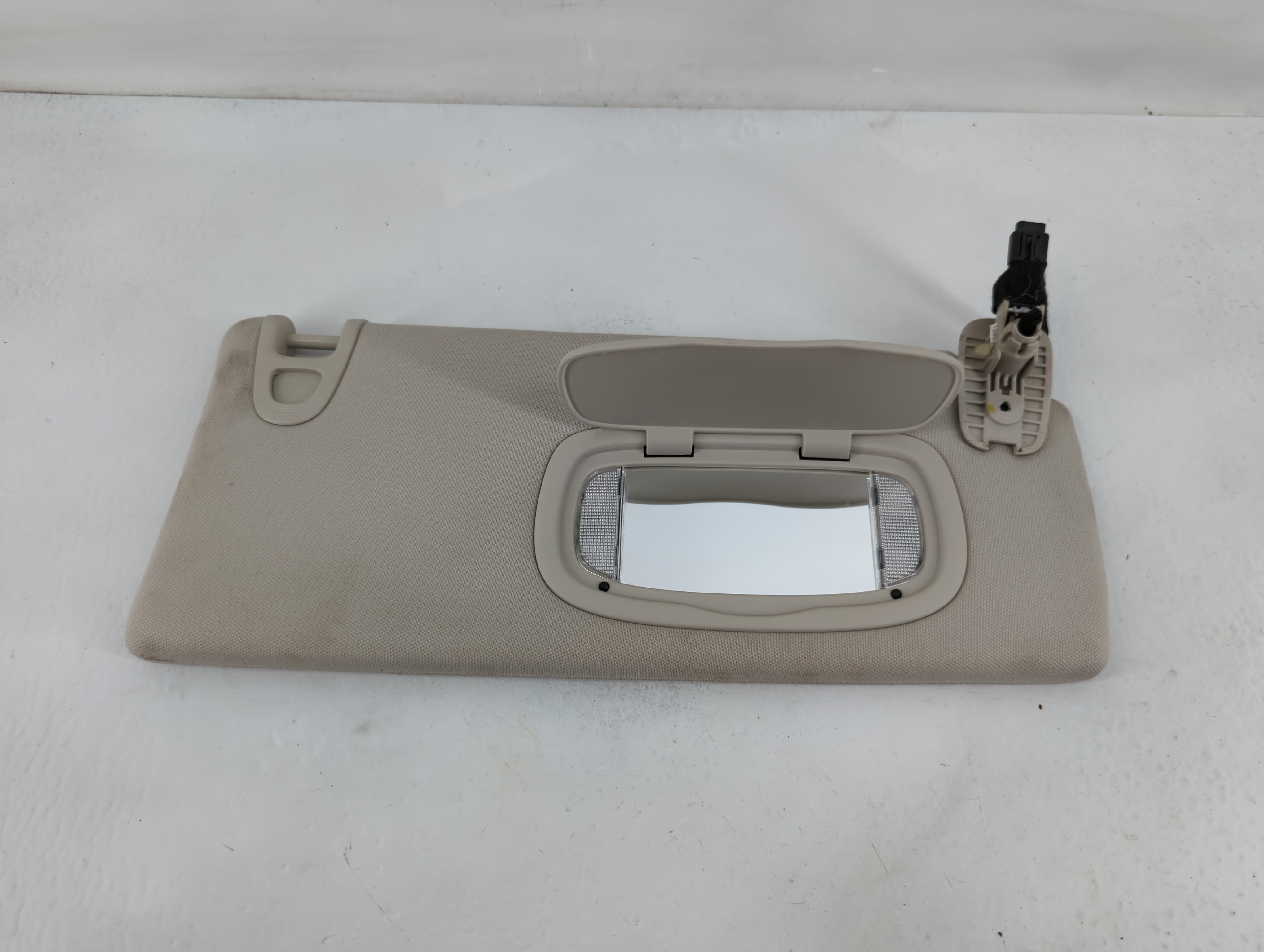 2014-2018 Jeep Cherokee Passenger Sun Visor Mirror Right Sunvisor Beige 827417 - Oemusedautoparts1.com