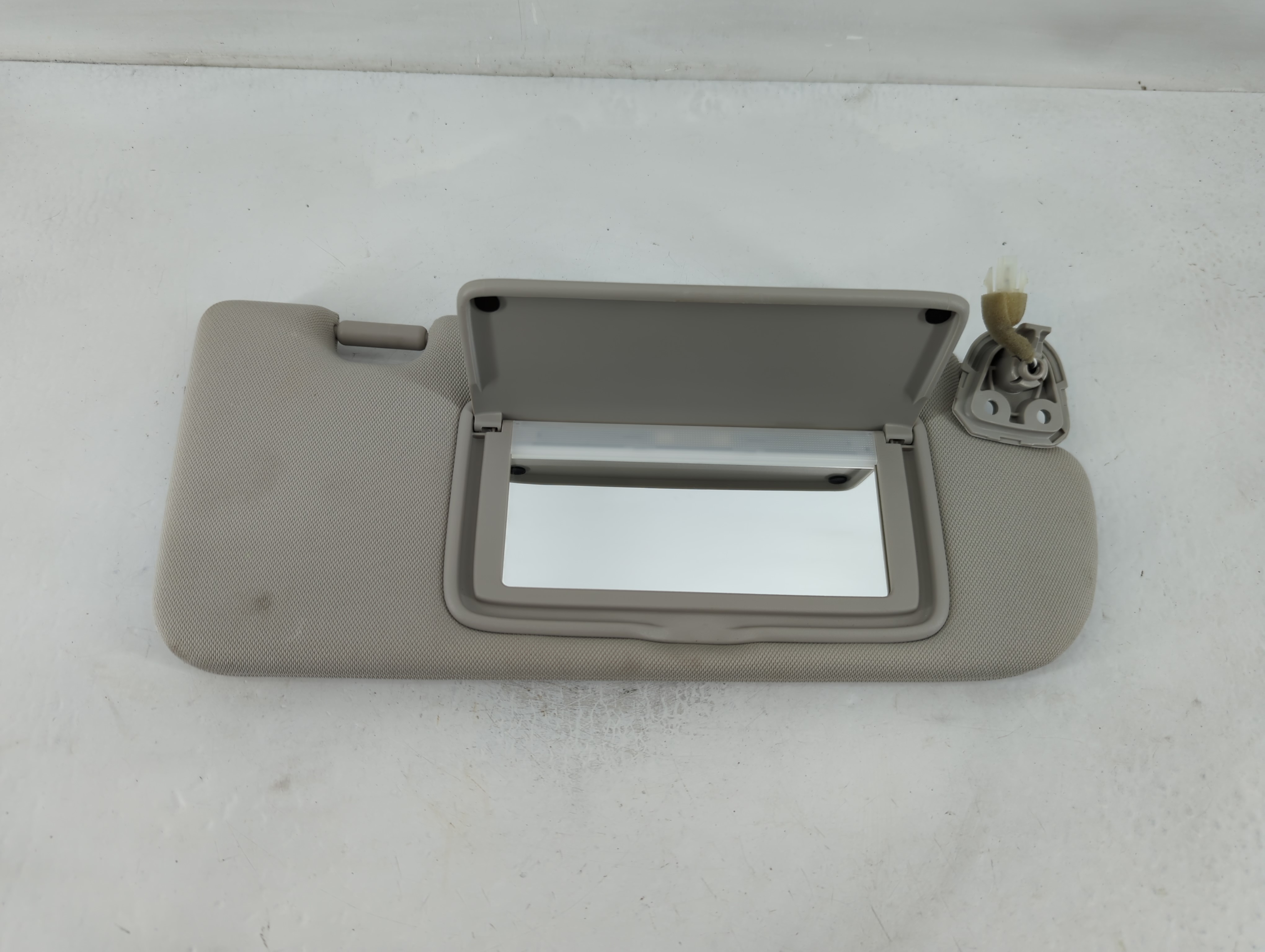 2014-2020 Infiniti Q50 Passenger Sun Visor Mirror Right Sunvisor Grey 827470 - Oemusedautoparts1.com