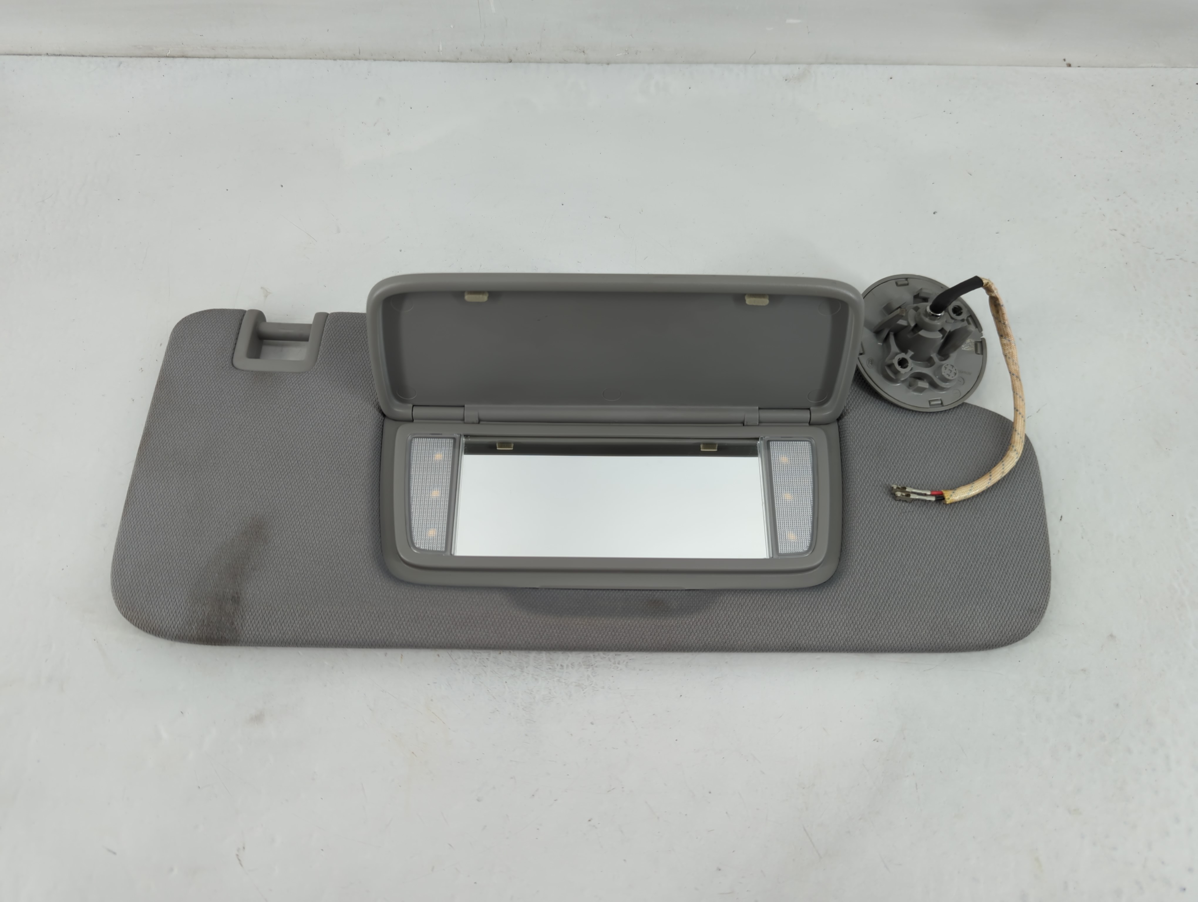 2019 Gmc Terrain Passenger Sun Visor Mirror Right Sunvisor Grey 827471 - Oemusedautoparts1.com