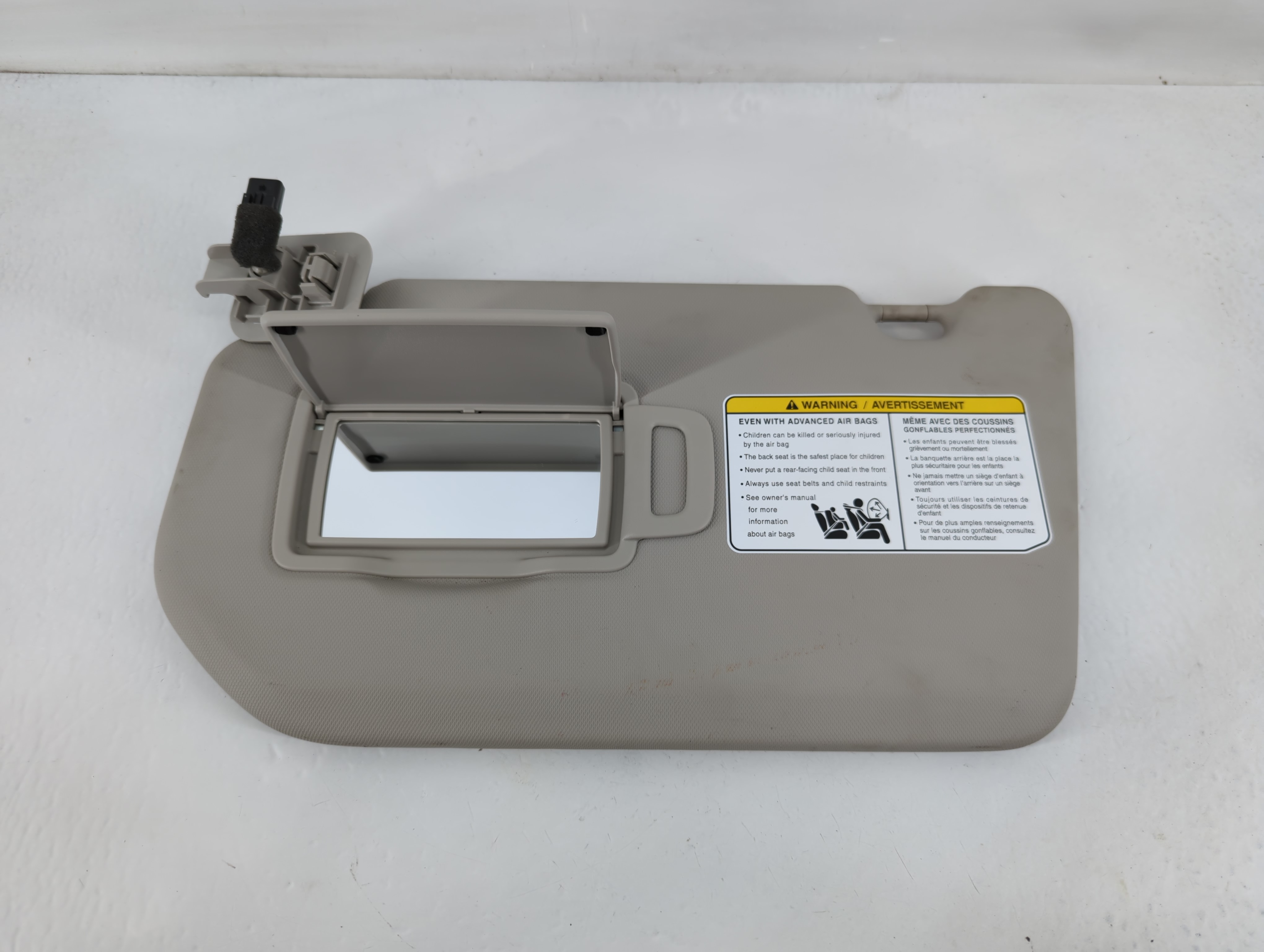 2022 Mitsubishi Outlander Driver Sun Visor Mirror Left Sunvisor Grey 827474 - Oemusedautoparts1.com