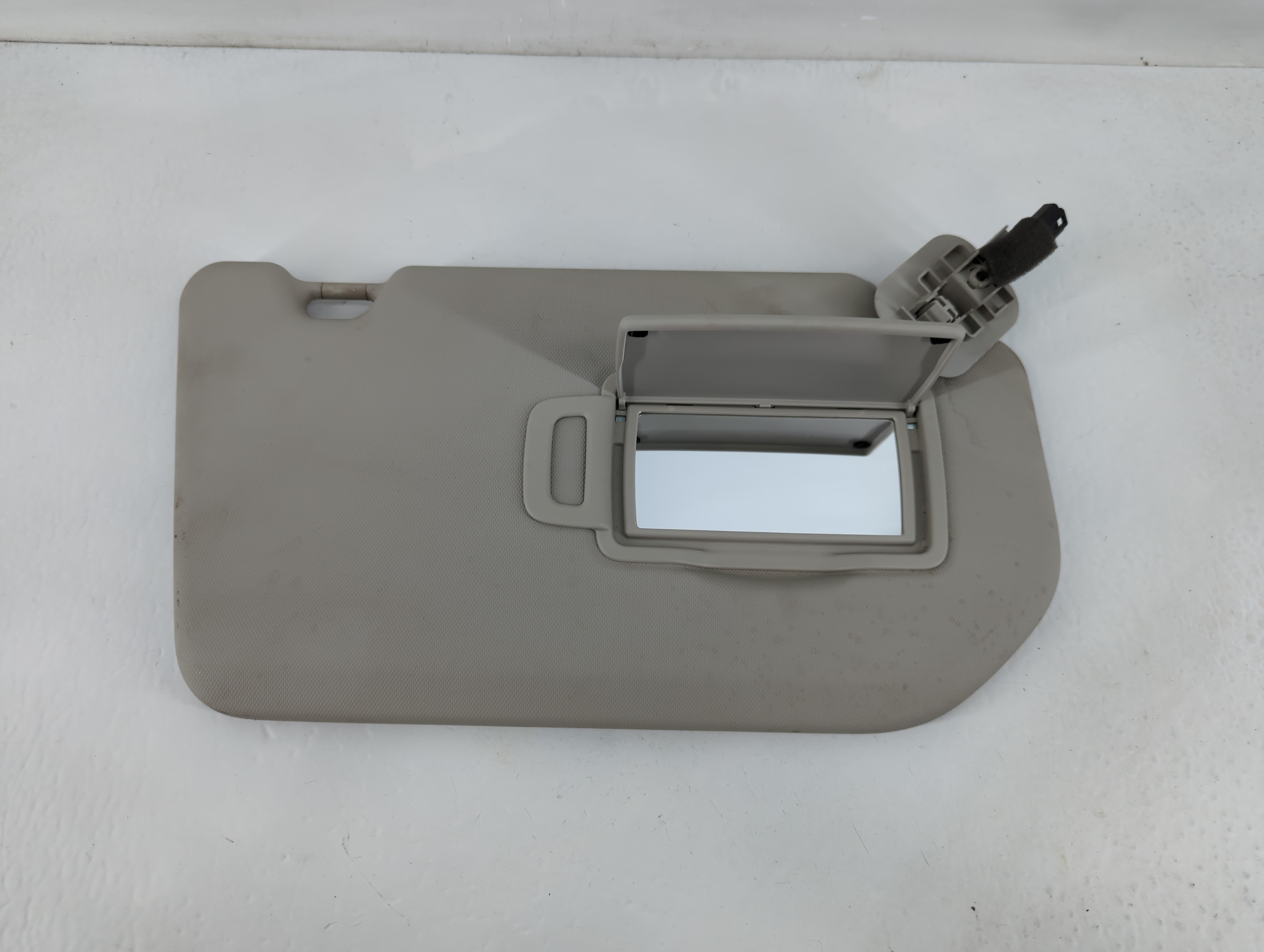 2022 Mitsubishi Outlander Passenger Sun Visor Mirror Right Sunvisor Grey 827475 - Oemusedautoparts1.com