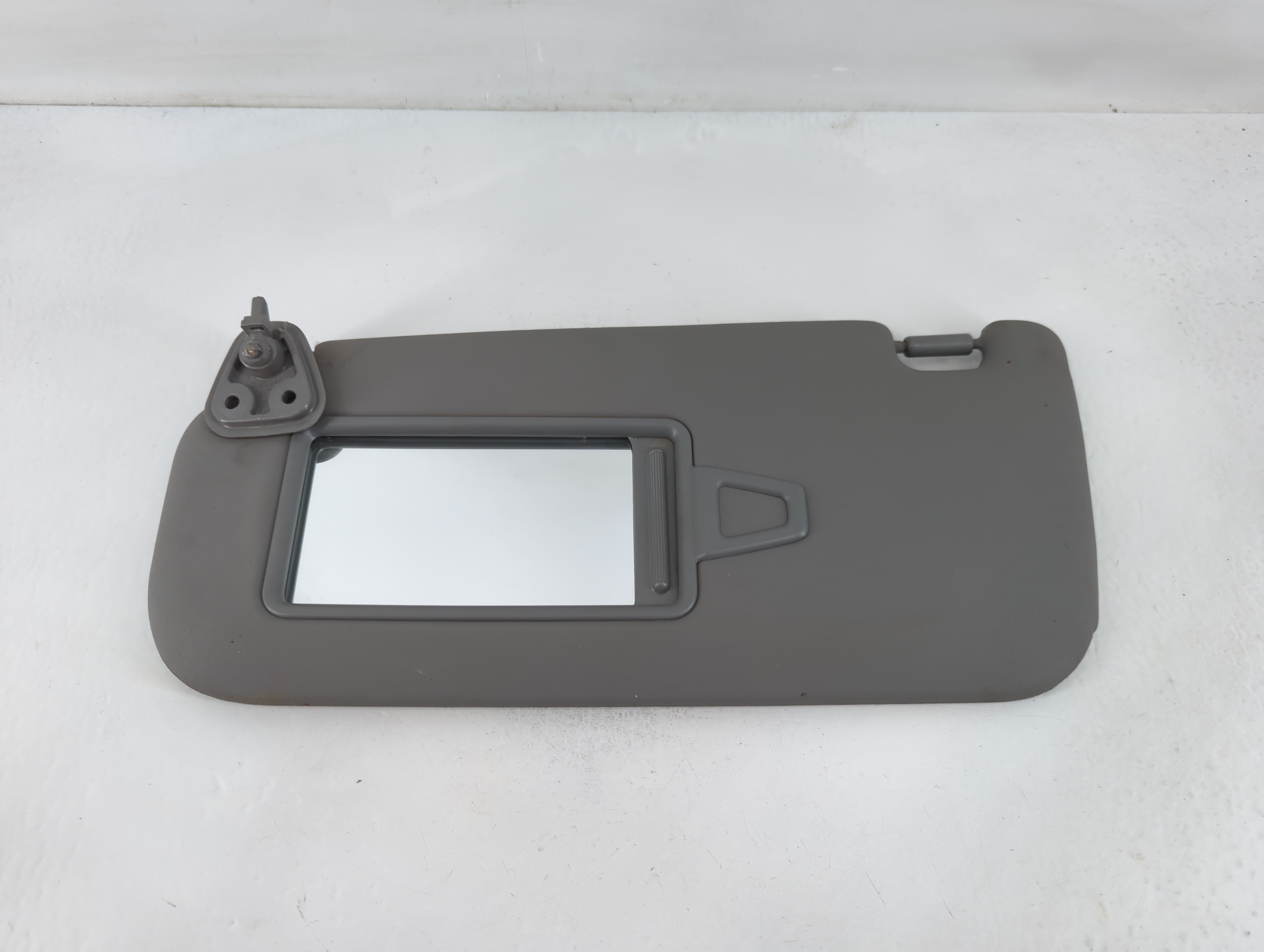2007-2010 Hyundai Elantra Driver Sun Visor Mirror Left Sunvisor Grey 827479 - Oemusedautoparts1.com