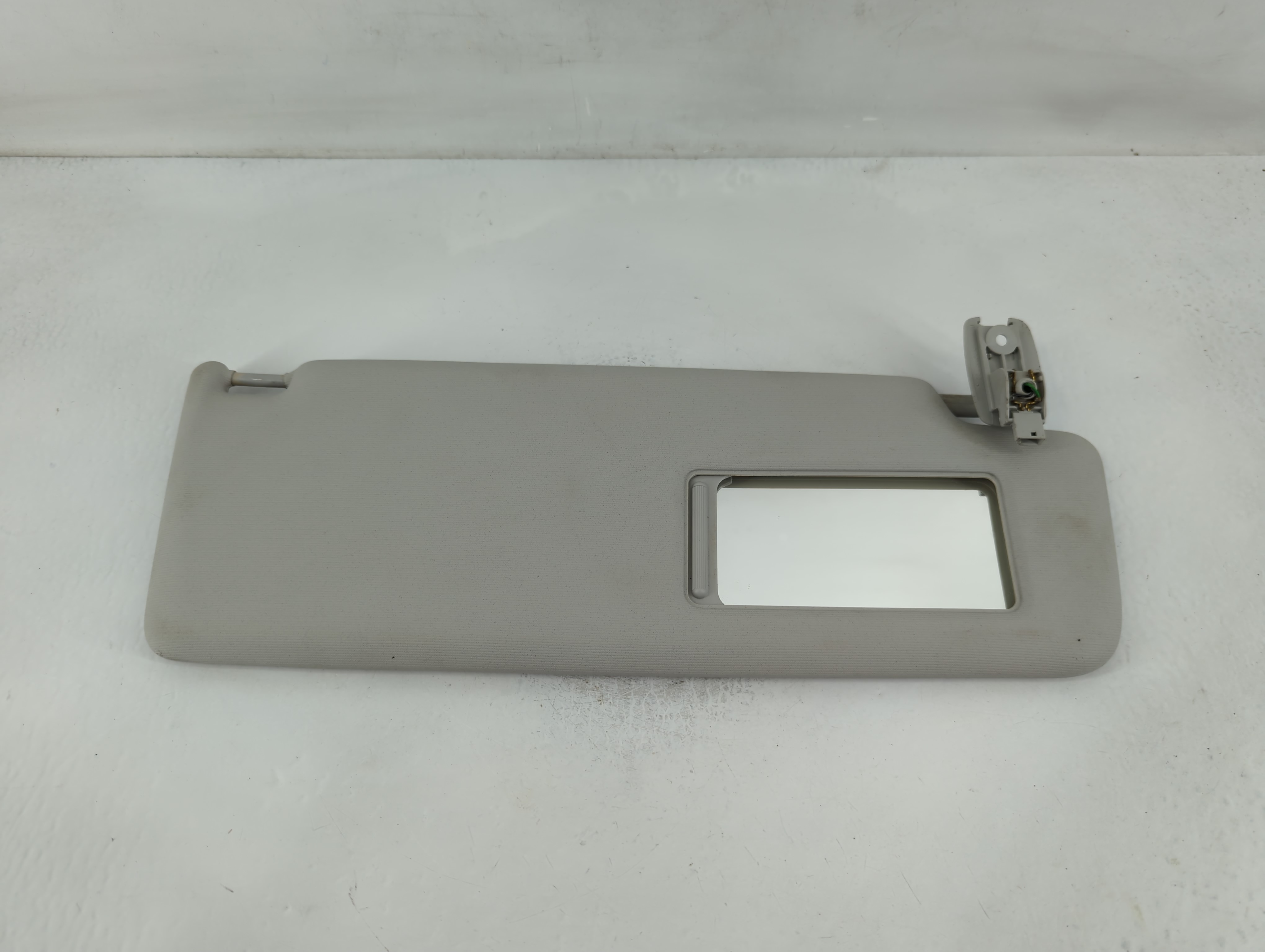 2009-2018 Volkswagen Tiguan Passenger Sun Visor Mirror Right Sunvisor 827484 - Oemusedautoparts1.com